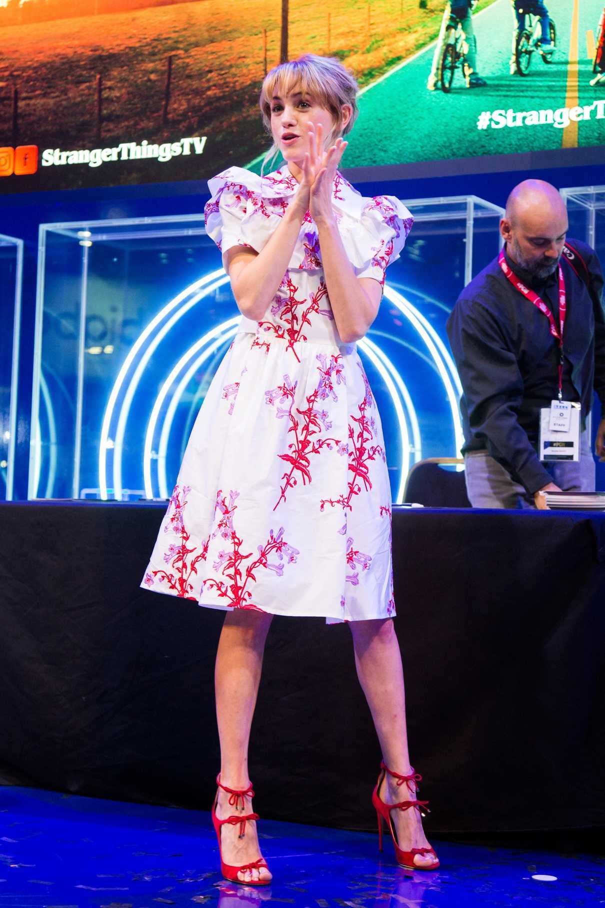 Natalia Dyer at the Playstation Stand During 2017 Paris Games Week in Paris 11/02/2017-2