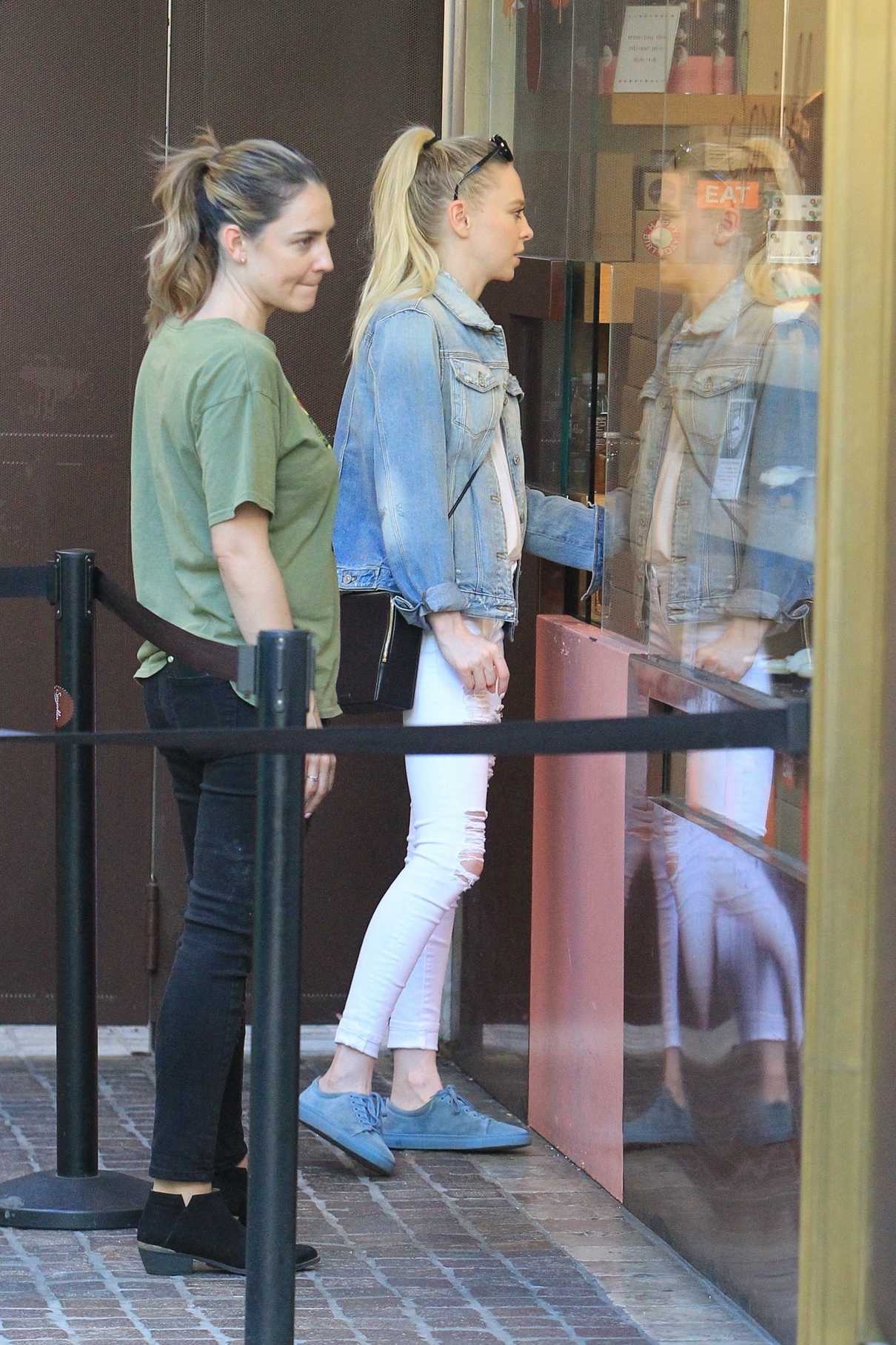 Portia Doubleday Was Seen With a Friend at The Grove in West Hollywood 11/21/2017-5
