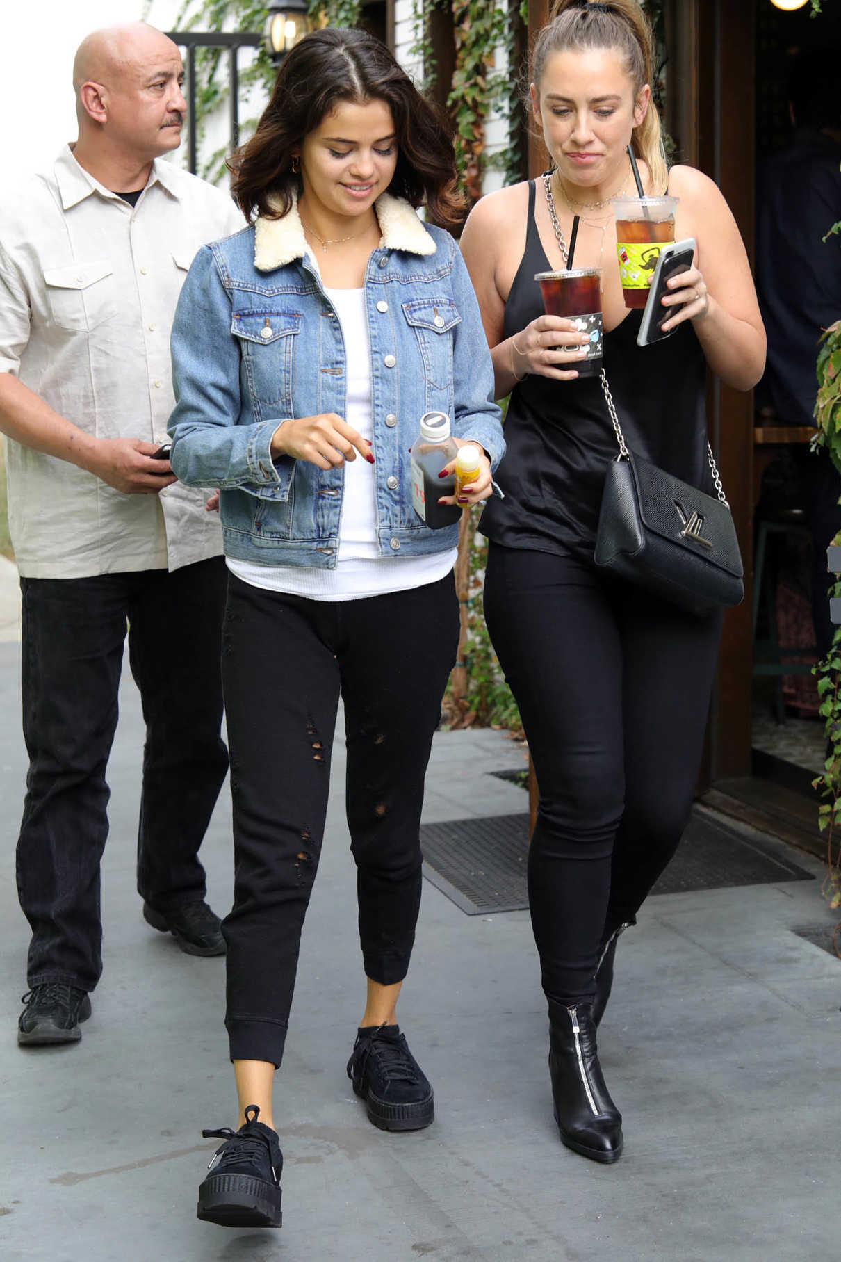 Selena Gomez Grabs an Ice Tea With a Friend at Alfred Coffee in Studio City 11/02/2017-4