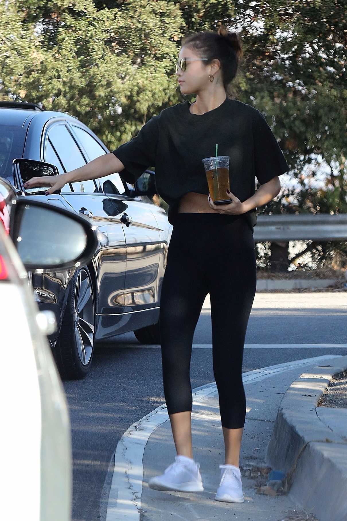 Selena Gomez Grabs an Iced Tea in LA 11/05/2017-3