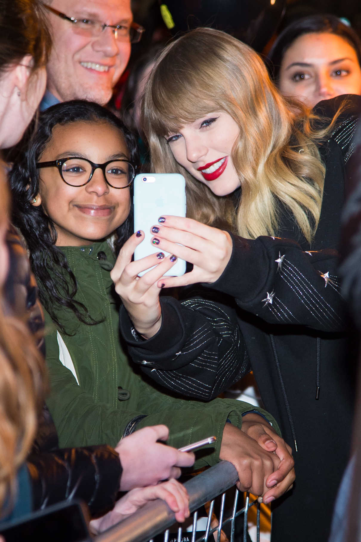 Taylor Swift Greets Fans Out in New York City 11/12/2017-5