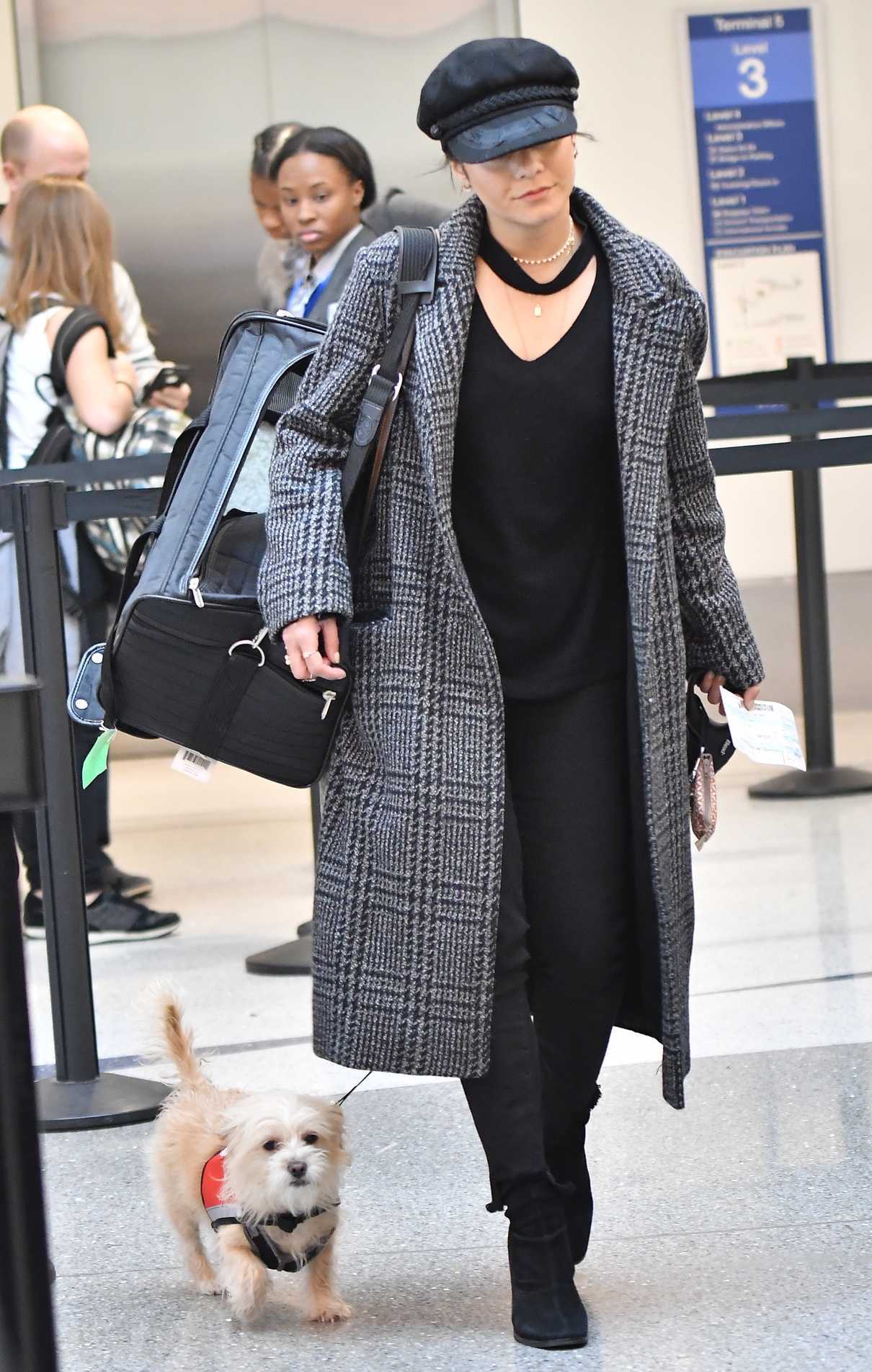 Vanessa Hudgens Was Spotted at LAX Airport in LA 11/19/2017-2