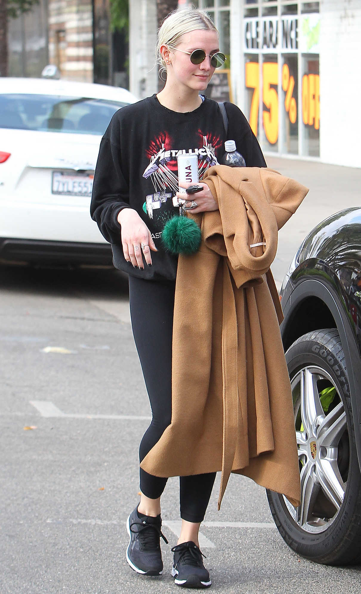 Ashlee Simpson Was Seen Out in Los Angeles 12/20/2017-3