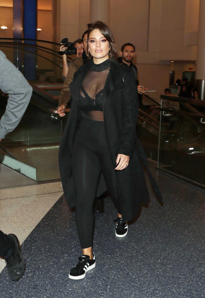 Ashley Graham Was Spotted at LAX Airport in LA 11/29/2017-1