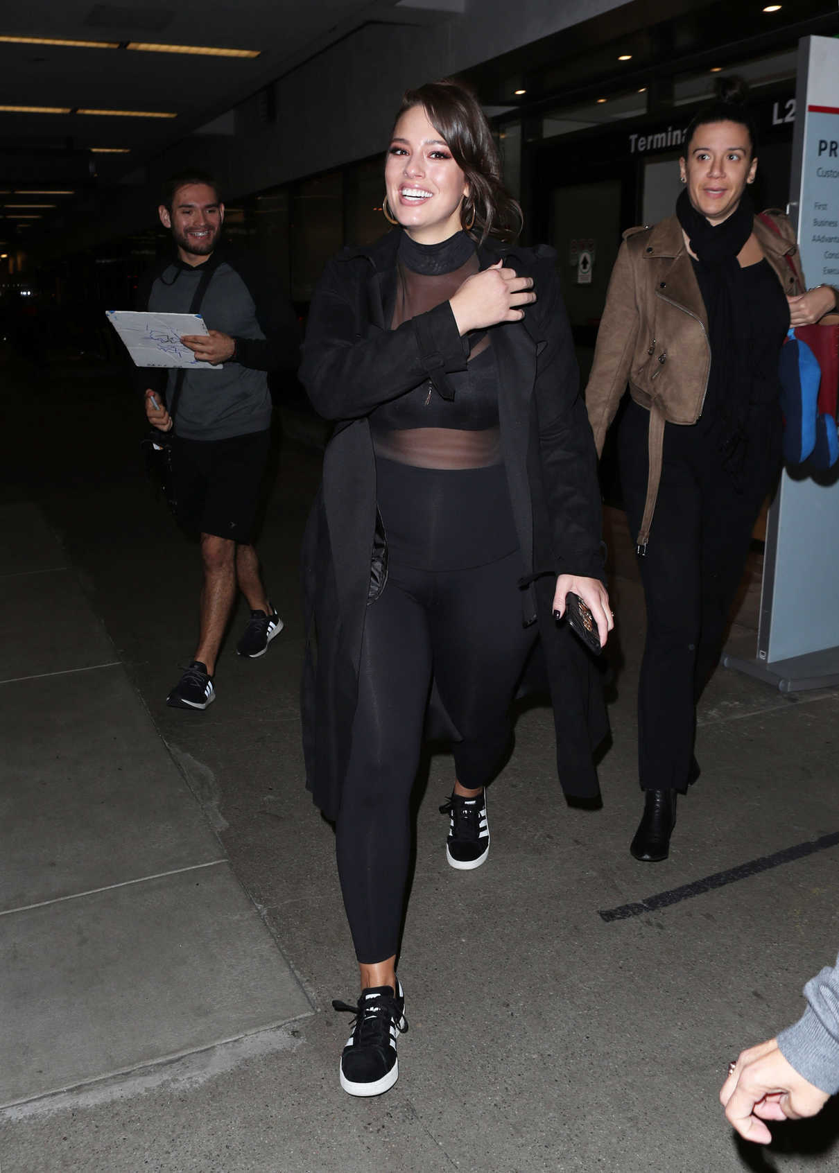 Ashley Graham Was Spotted at LAX Airport in LA 11/29/2017-4