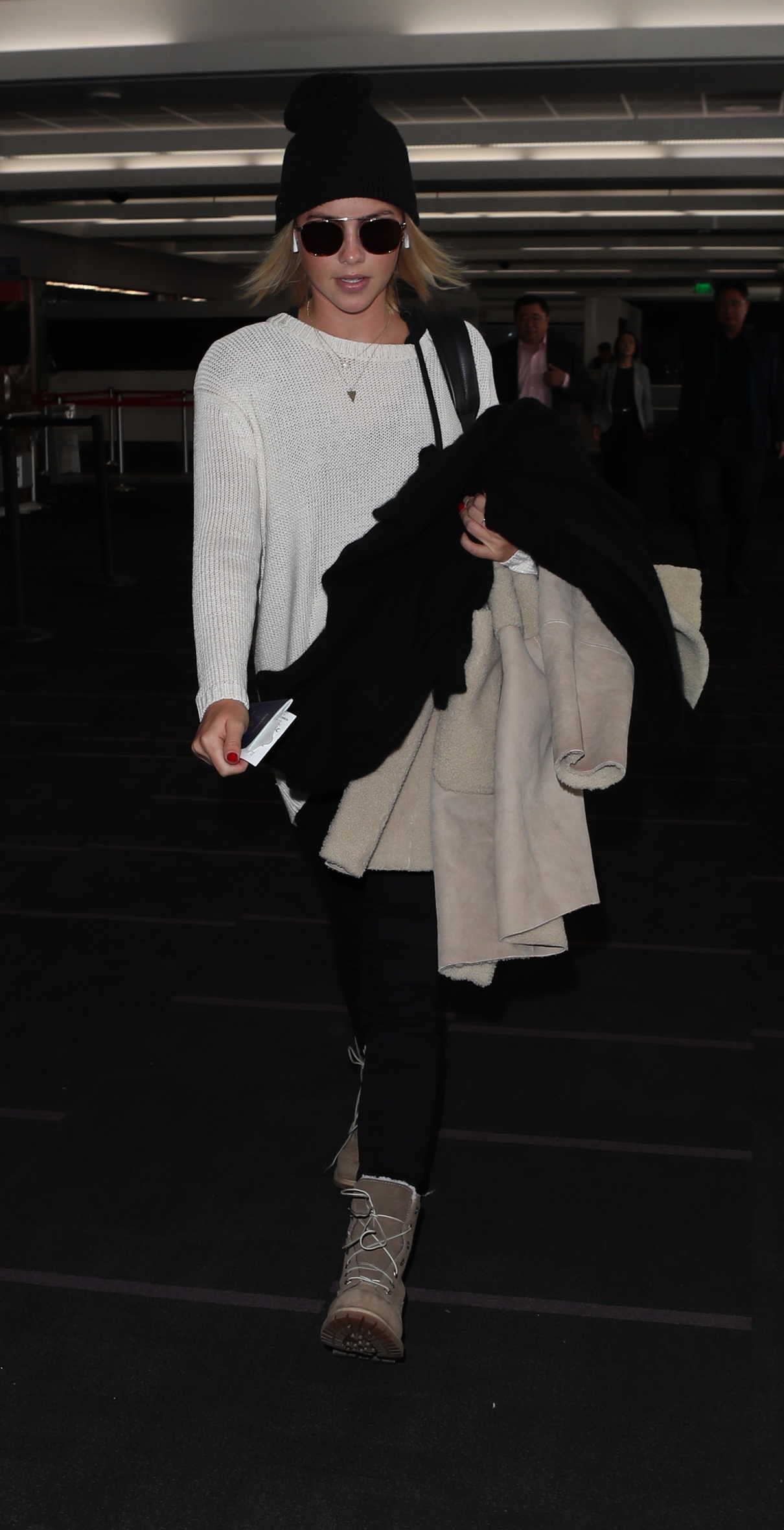 Claire Holt Was Seen at LAX Airport in Los Angeles 11/29/2017-3