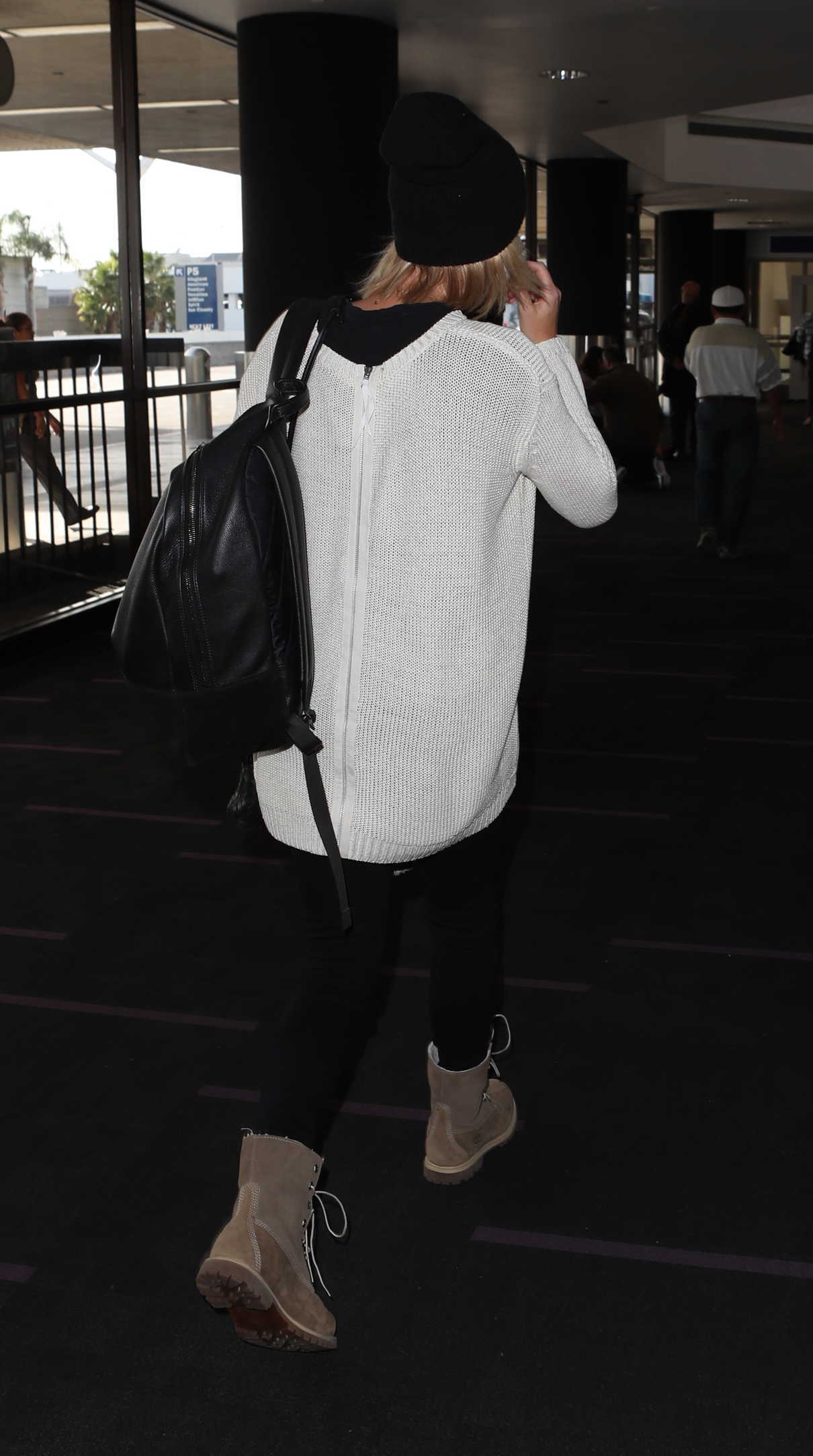Claire Holt Was Seen at LAX Airport in Los Angeles 11/29/2017-5