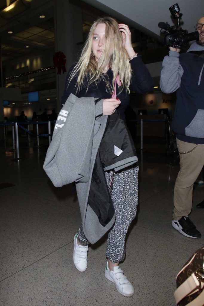 Dakota Fanning Was Spotted at LAX Airport in LA 12/19/2017-1