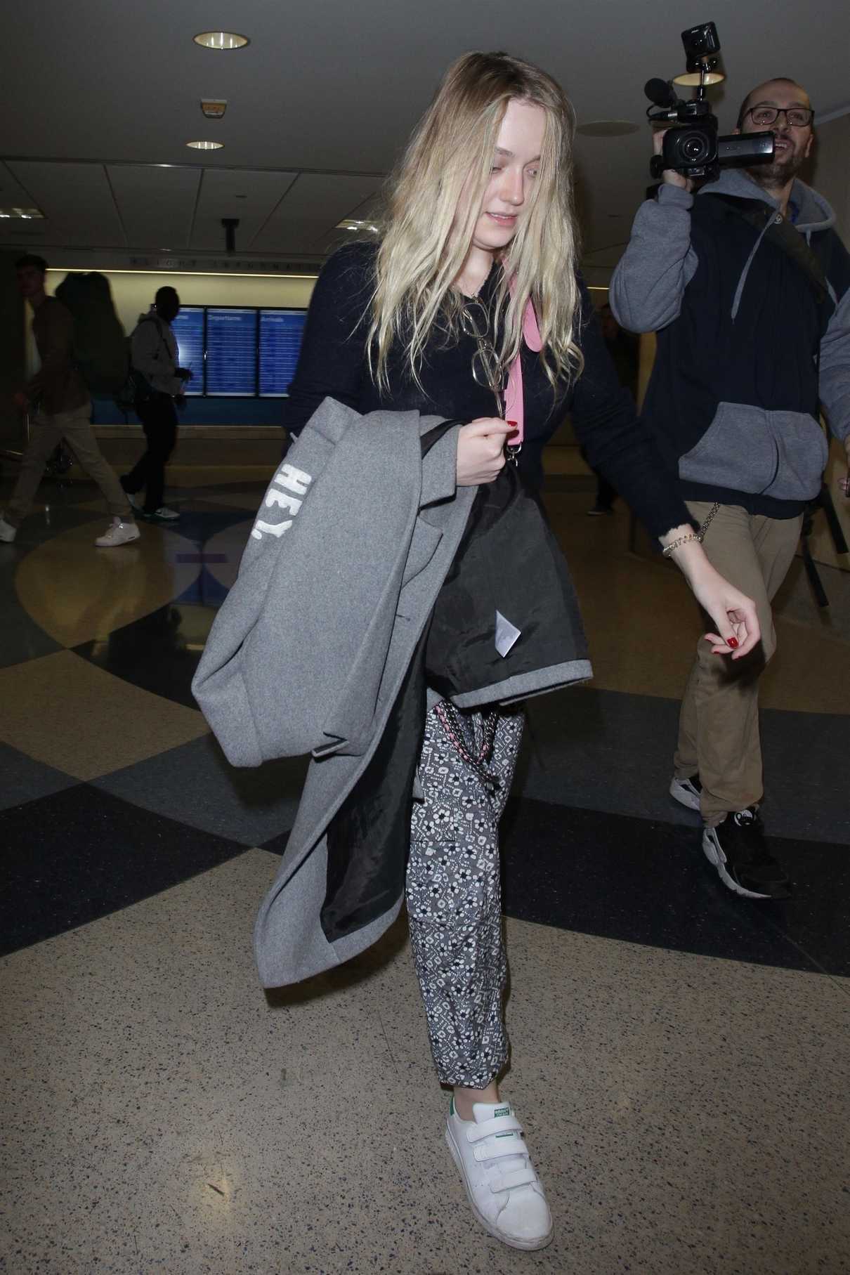 Dakota Fanning Was Spotted at LAX Airport in LA 12/19/2017-4