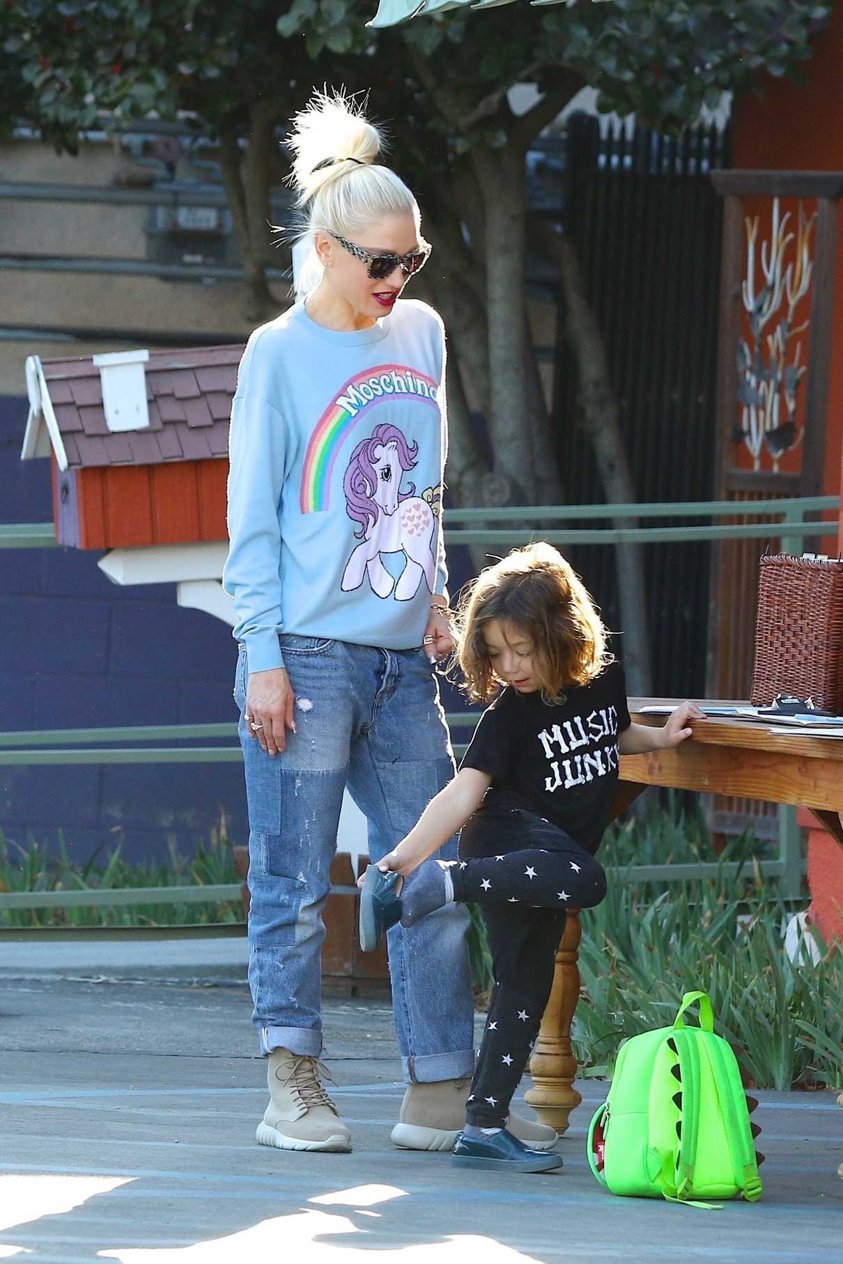 Gwen Stefani Was Seen Out in Studio City 12/12/2017-4