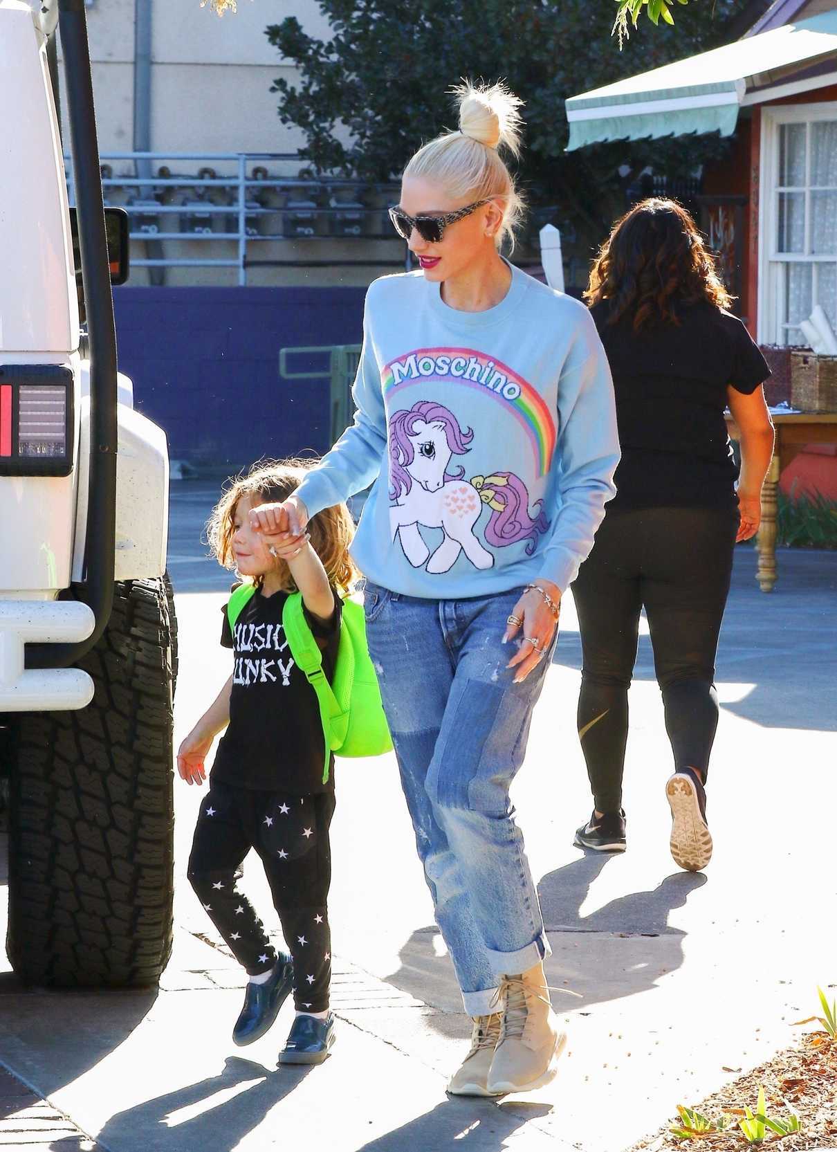 Gwen Stefani Was Seen Out in Studio City 12/12/2017-5