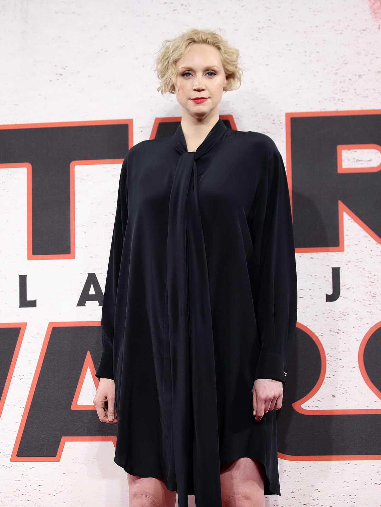 Gwendoline Christie at the Star Wars: The Last Jedi Photocall in London 12/13/2017-4