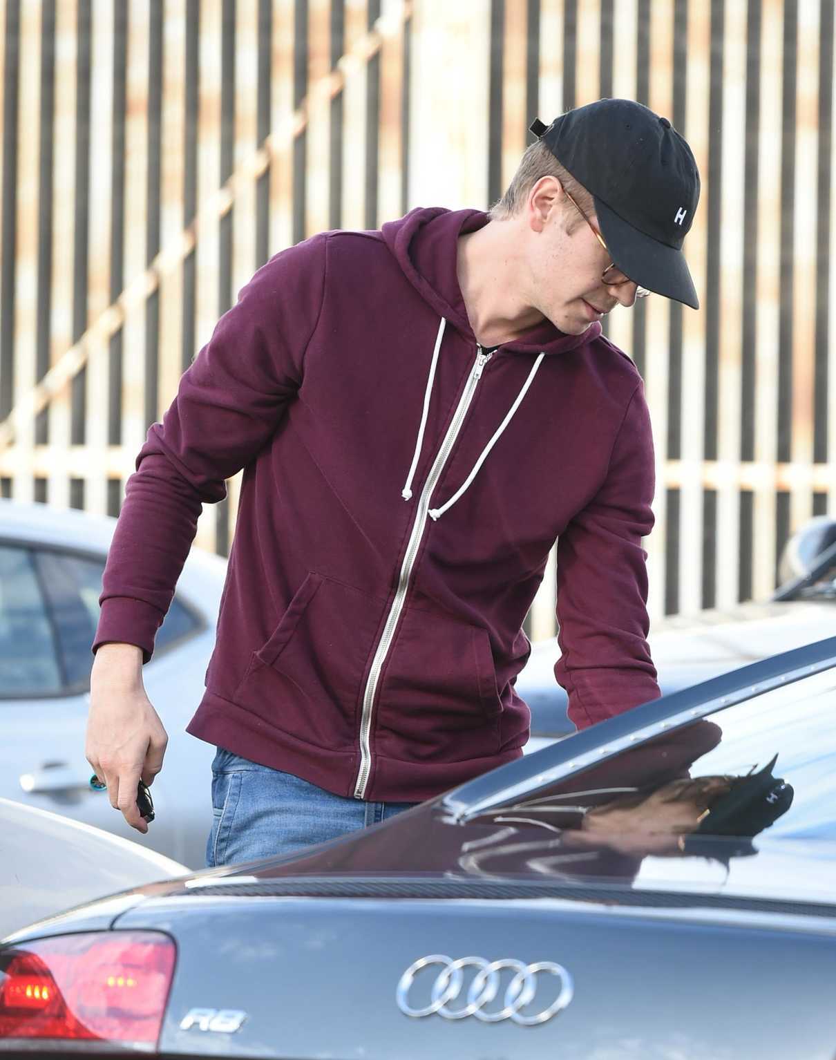 Hayden Christensen Goes Christmas Shopping on Christmas Eve in Los Angeles 12/24/2017-5