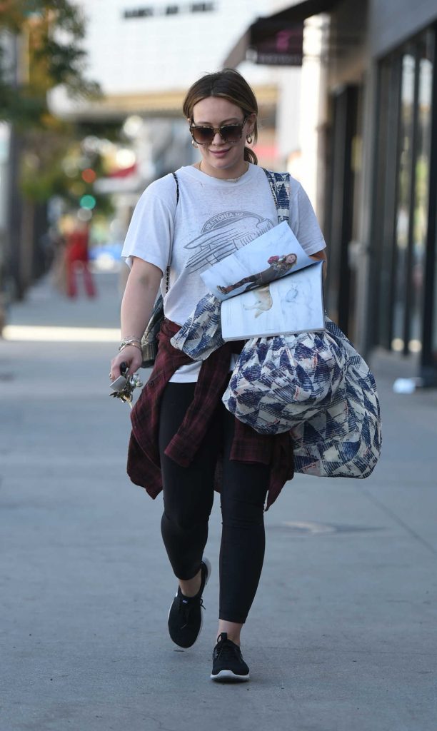 Hilary Duff Was Seen Out in Studio City 12/08/2017-1