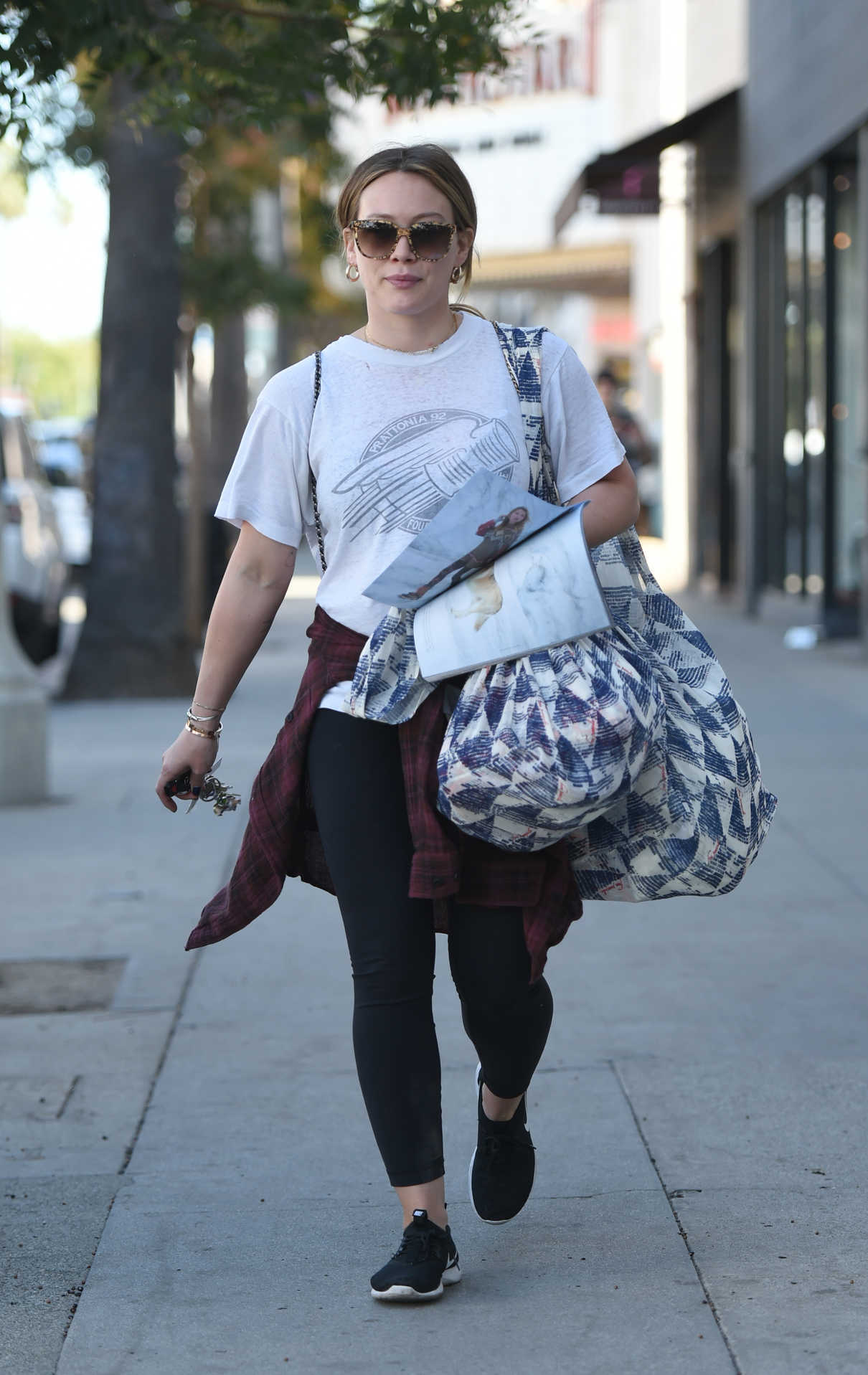 Hilary Duff Was Seen Out in Studio City 12/08/2017-2