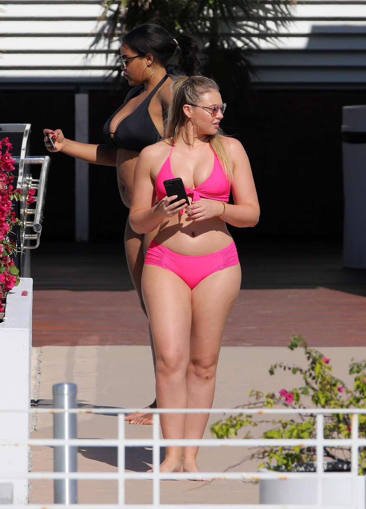 Iskra Lawrence Wears a Pink Bikini in Miami 12/12/2017-3