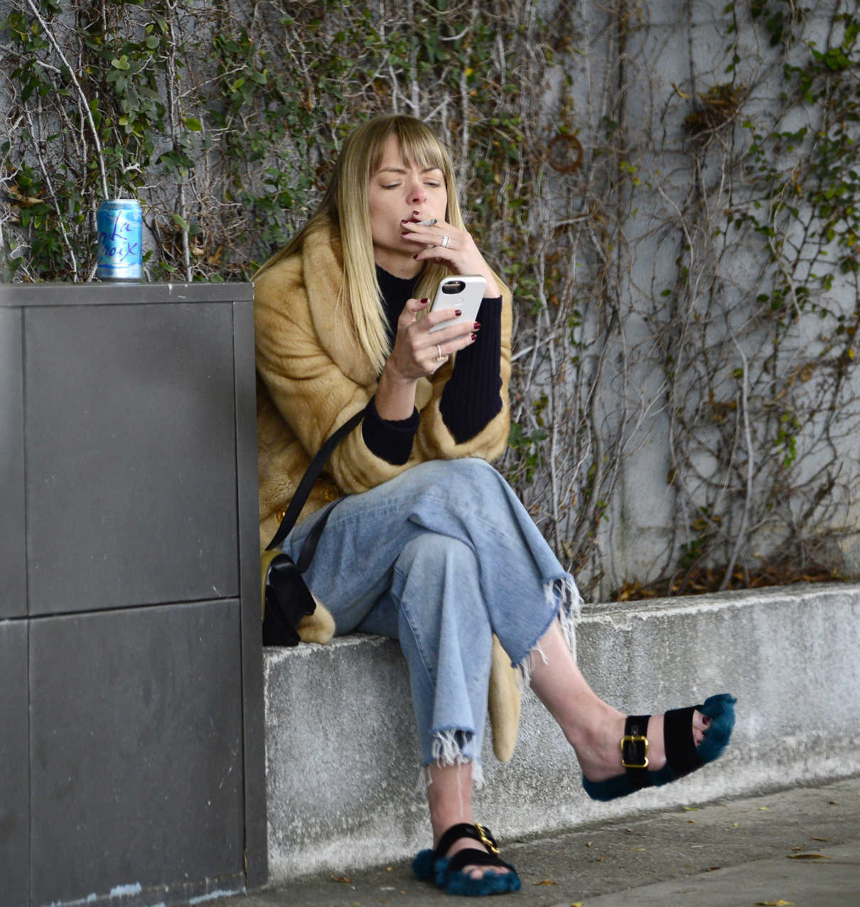 Jaime King Chats on Her Cell Phone in Beverly Hills 12/21/2017-4