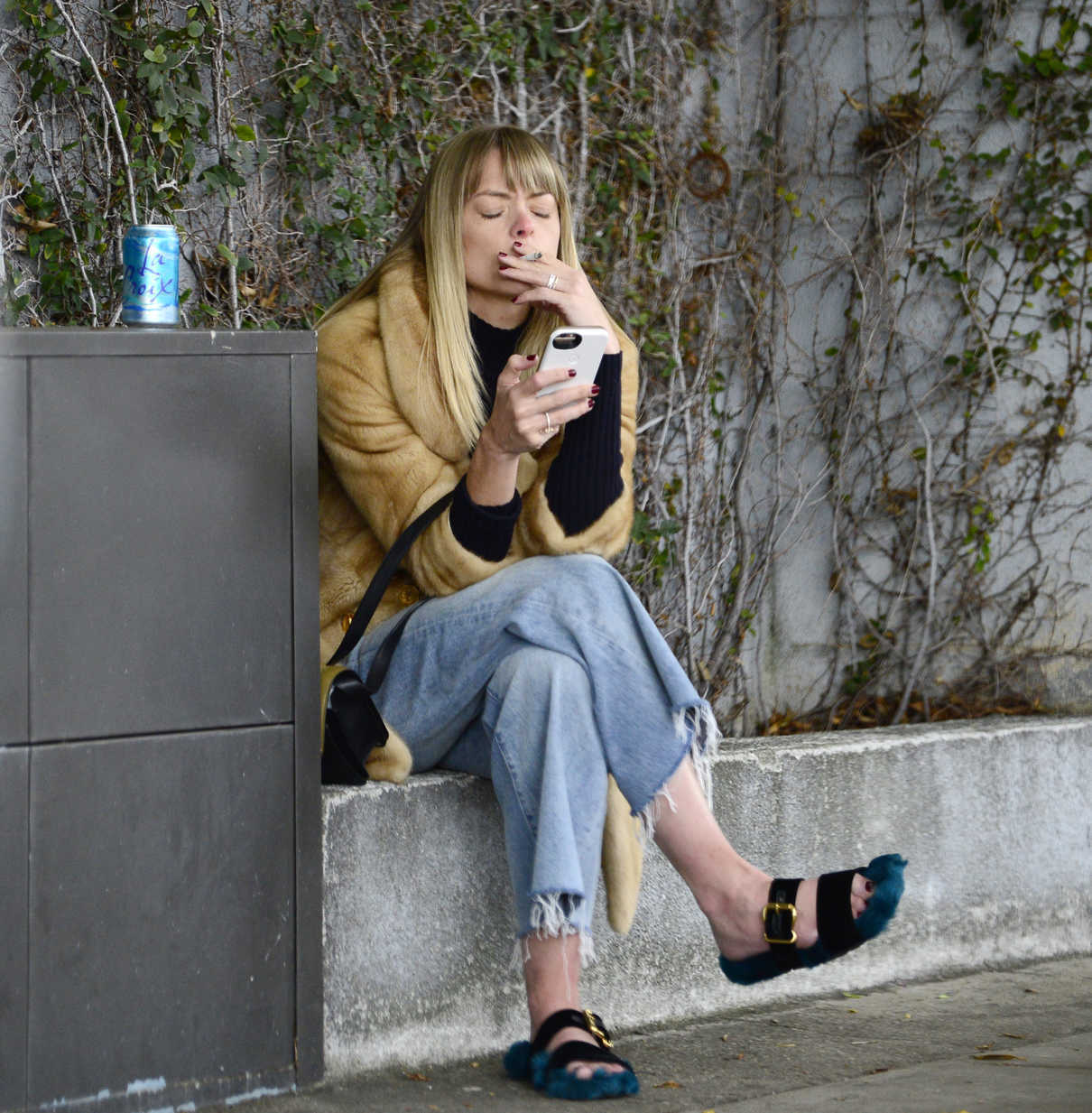 Jaime King Chats on Her Cell Phone in Beverly Hills 12/21/2017-5