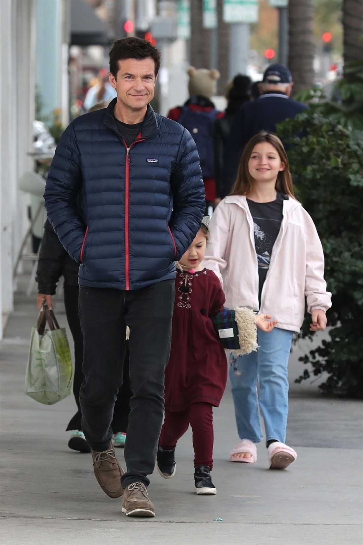 Jason Bateman Goes Shopping in Los Angeles 12/24/2017-2