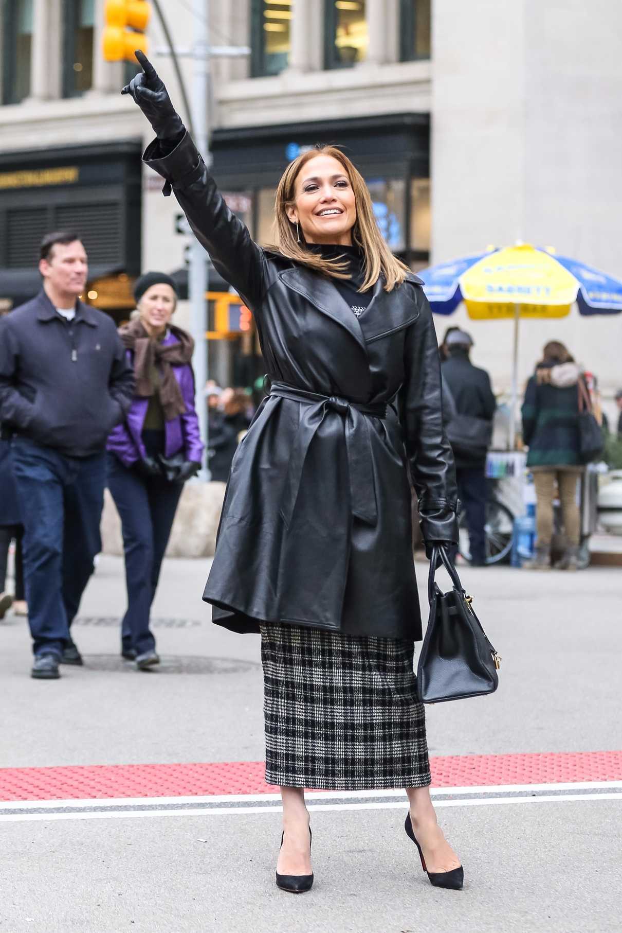 Jennifer Lopez on the Set of Second Act in New York City 12/08/2017-3