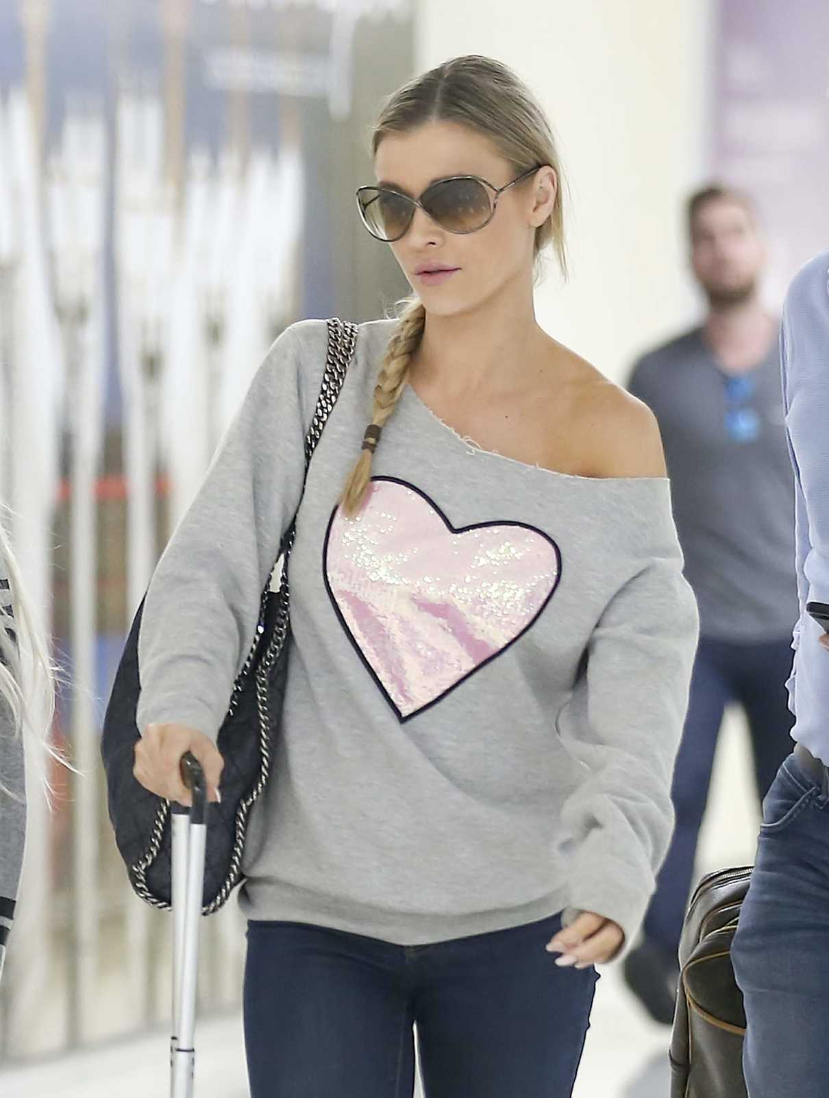 Joanna Krupa Was Seen at LAX Airport in Los Angeles 12/03/2017-5