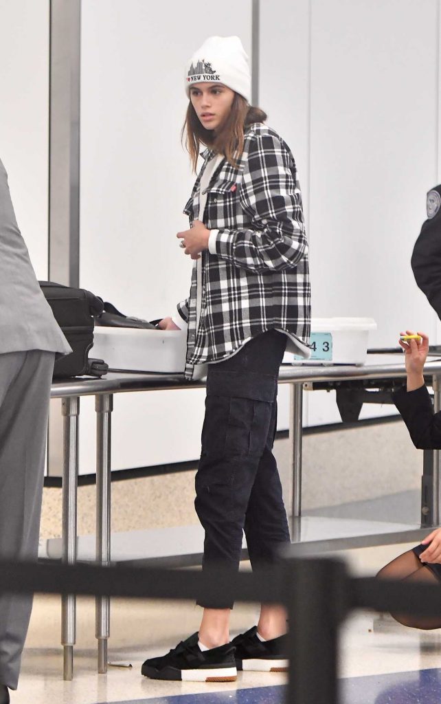 Kaia Gerber Was Spotted at LAX Airport in LA 12/02/2017-1