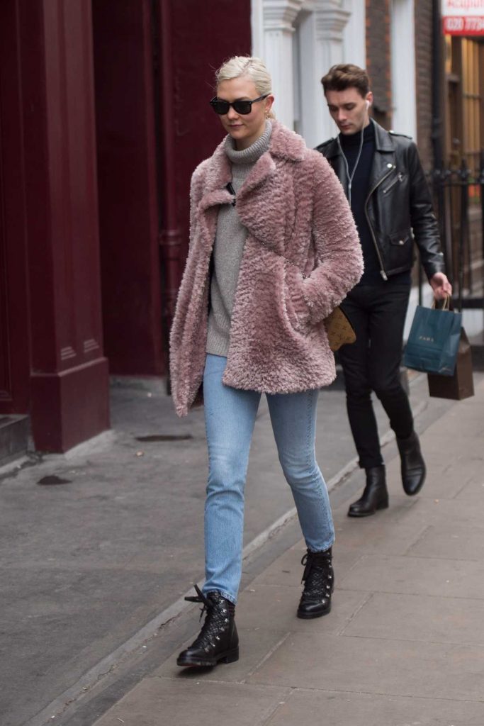 Karlie Kloss Was Seen Out With Josh Kushner in London 12/02/2017-1