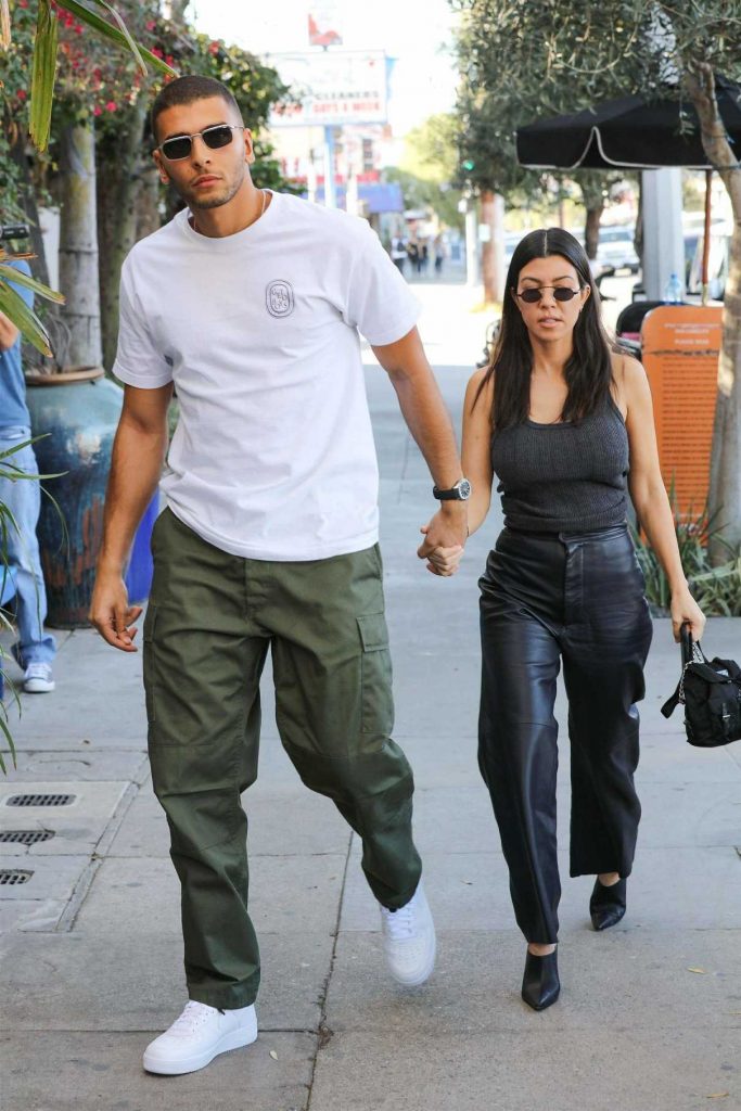 Kourtney Kardashian Arrives to Lunch at the Little Door in West Hollywood 12/12/2017-1