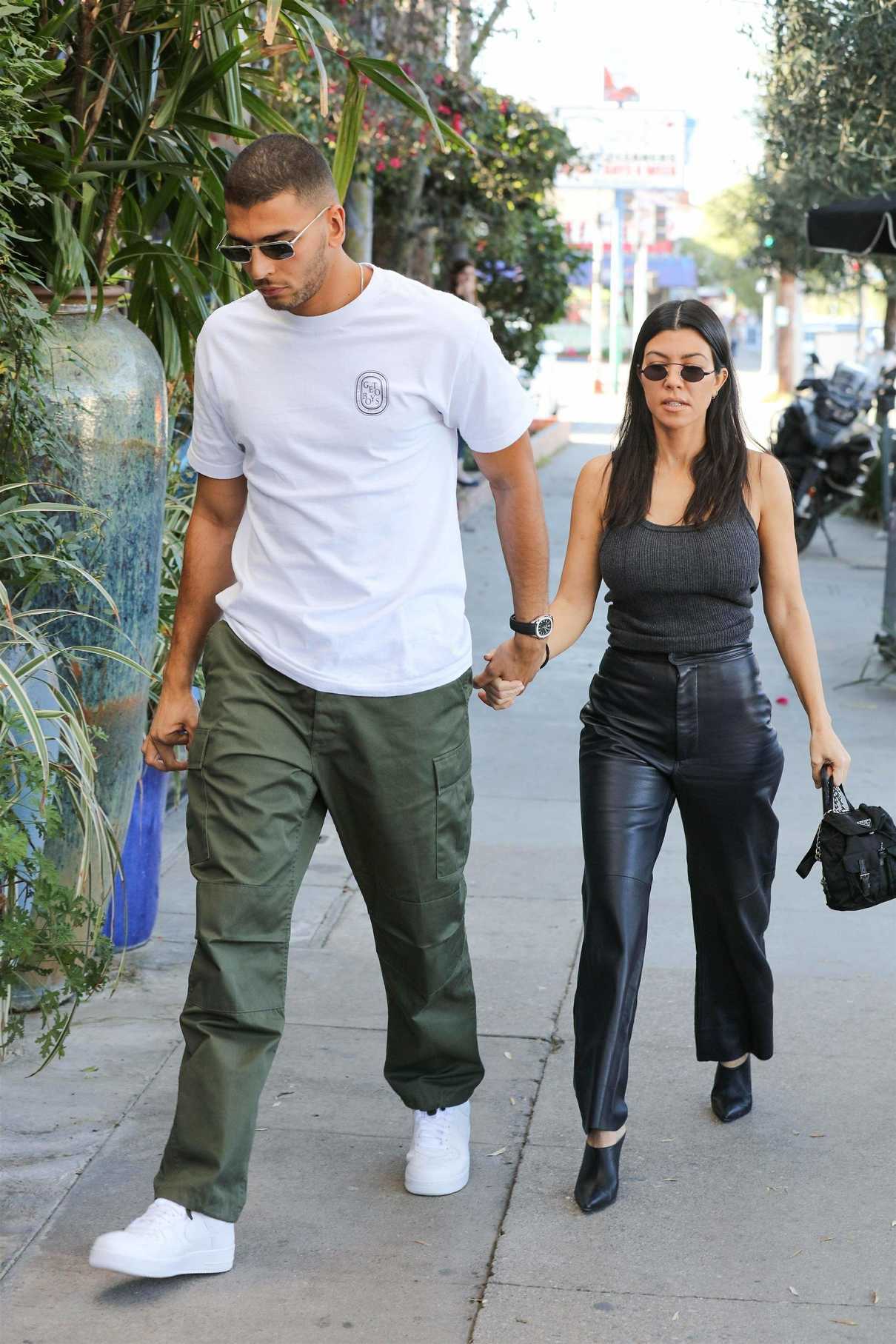 Kourtney Kardashian Arrives to Lunch at the Little Door in West Hollywood 12/12/2017-4