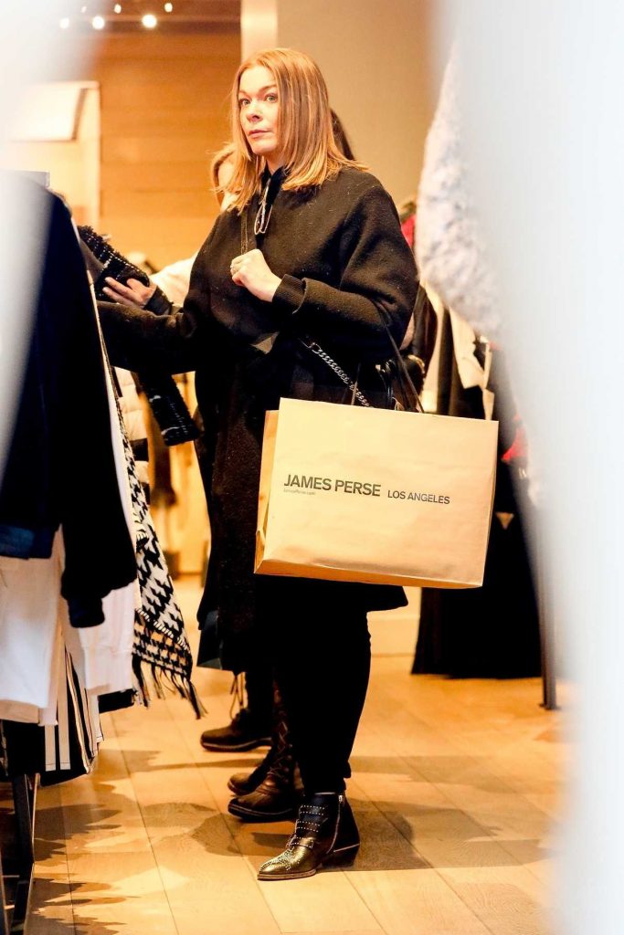 LeAnn Rimes Out Shopping in Aspen 12/20/2017-1
