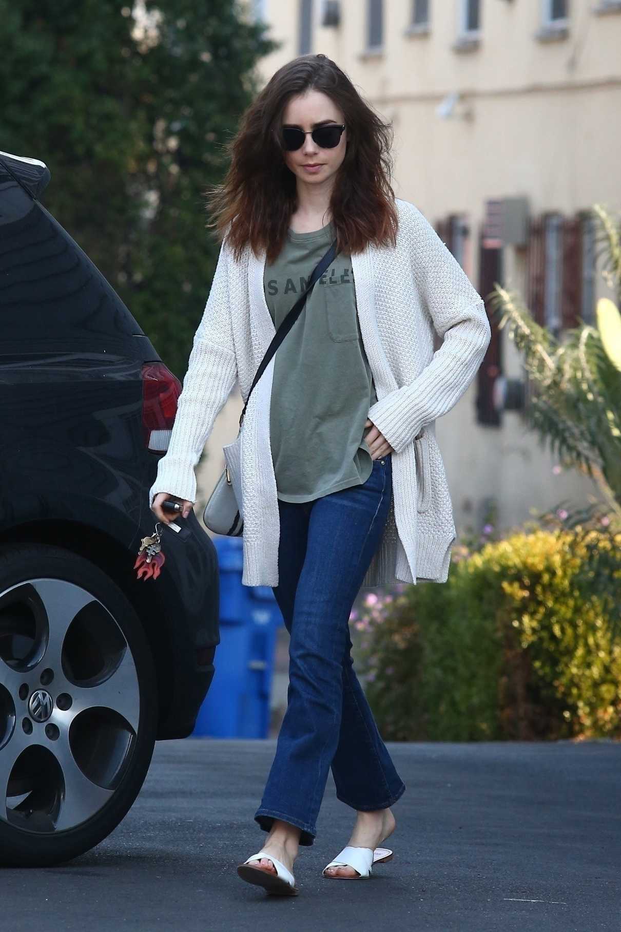 Lily Collins Was Seen on the Weekend in Hollywood 12/16/2017-4