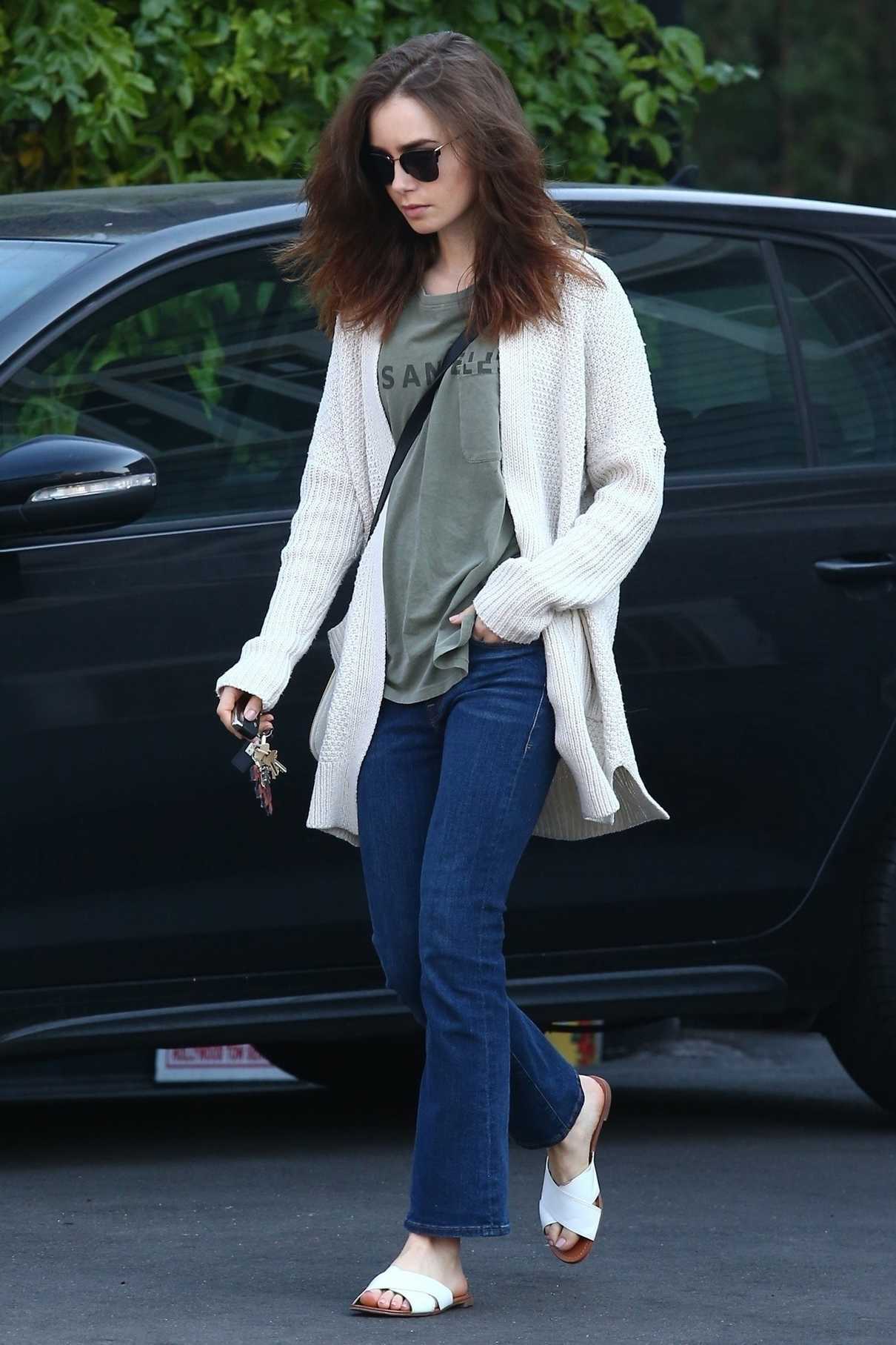 Lily Collins Was Seen on the Weekend in Hollywood 12/16/2017-5