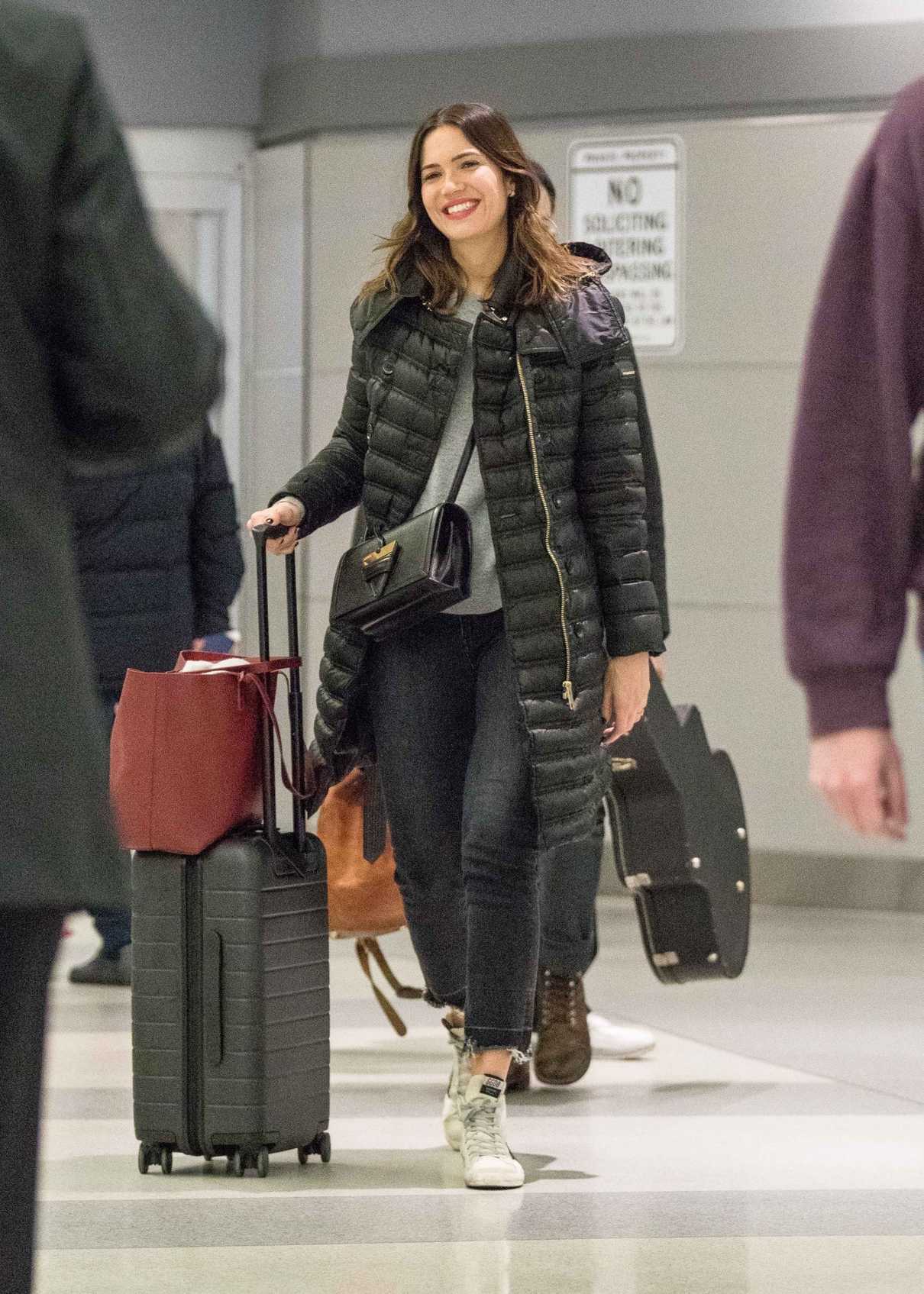 Mandy Moore Was Seen with Her Fiance at JFK International Airport in NYC 12/27/2017-2