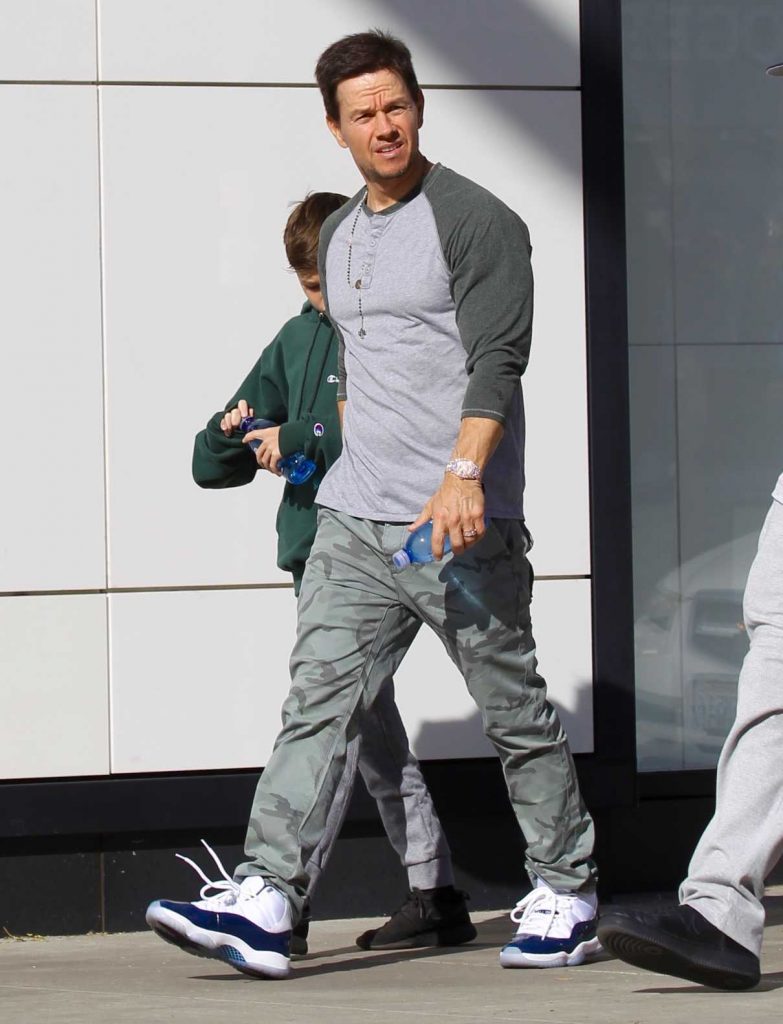 Mark Wahlberg Goes Christmas Shopping to the Gucci Store on Rodeo Dr in LA 12/24/2017-1