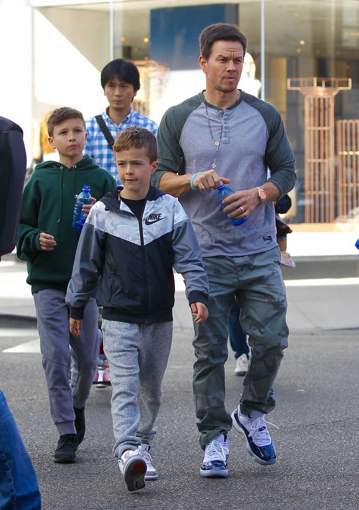 Mark Wahlberg Goes Christmas Shopping to the Gucci Store on Rodeo Dr in LA 12/24/2017-5