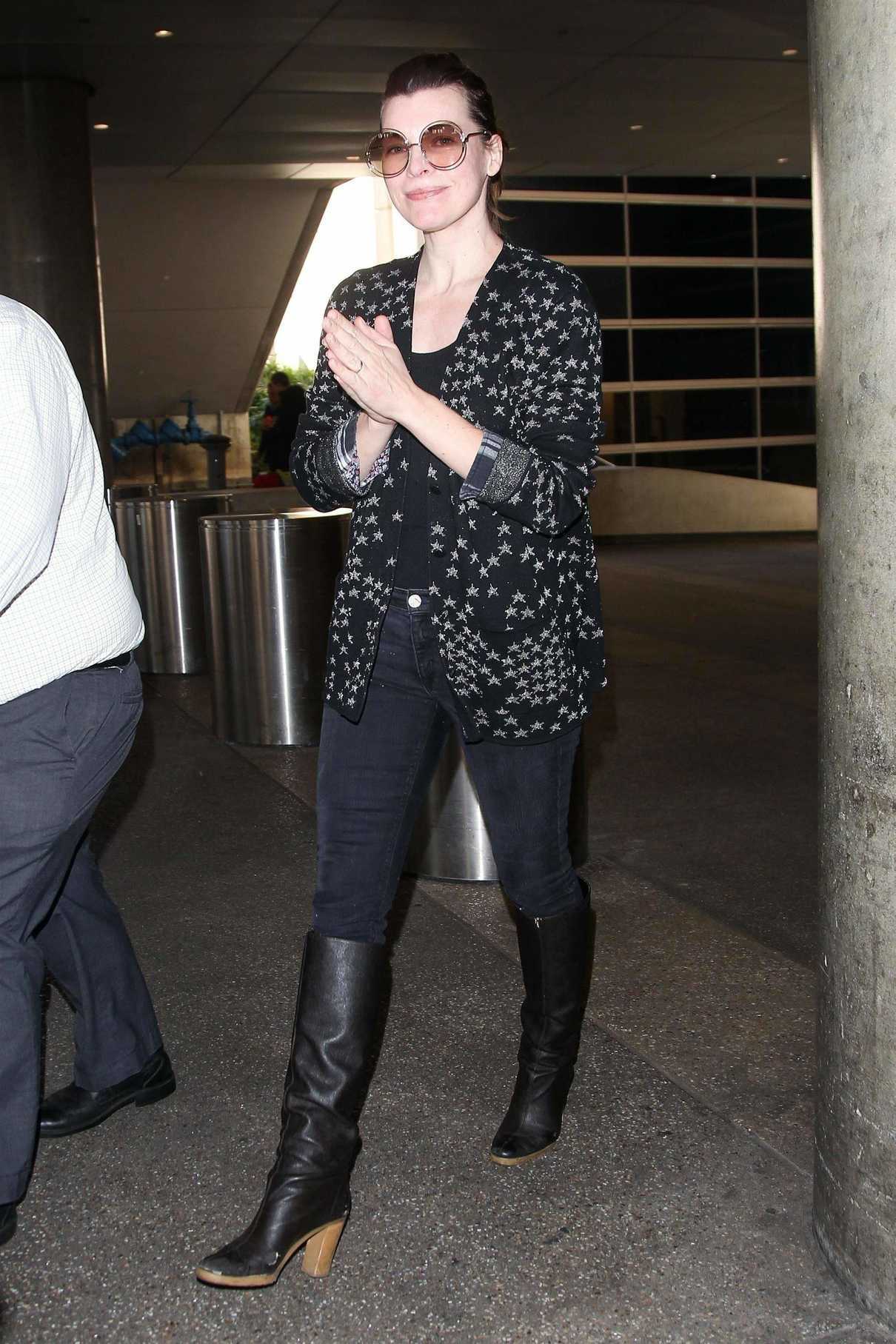 Milla Jovovich Arrives at LAX Airport in Los Angeles 12/12/2017-2