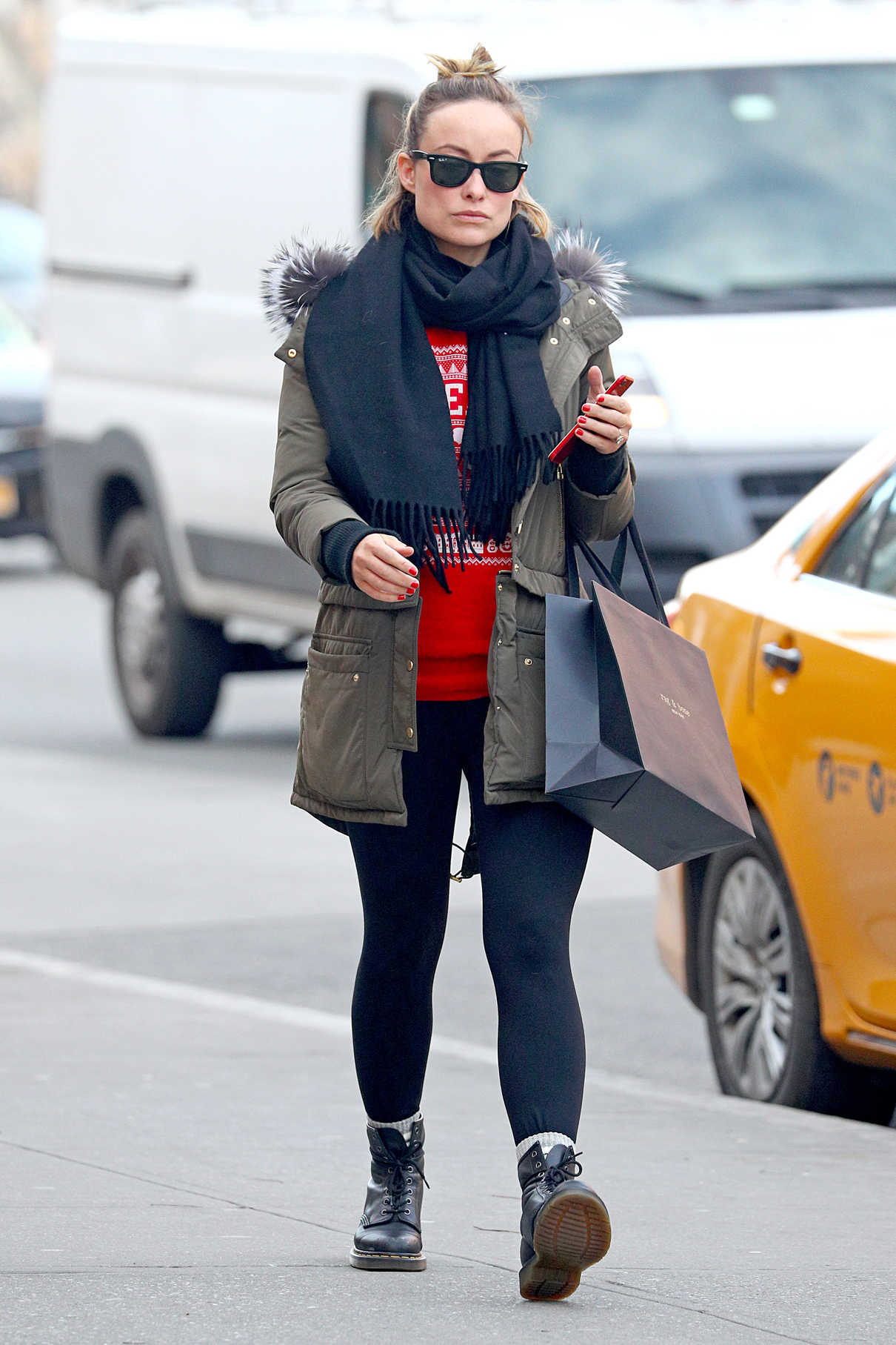 Olivia Wilde Was Seen Out in Soho, New York City 12/20/2017-4