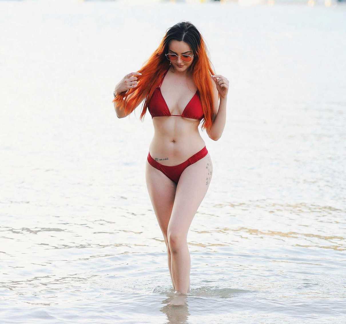 Sarah Goodhart Wears a Red Bikini at the Beach in Tenerife 12/20/2017-3