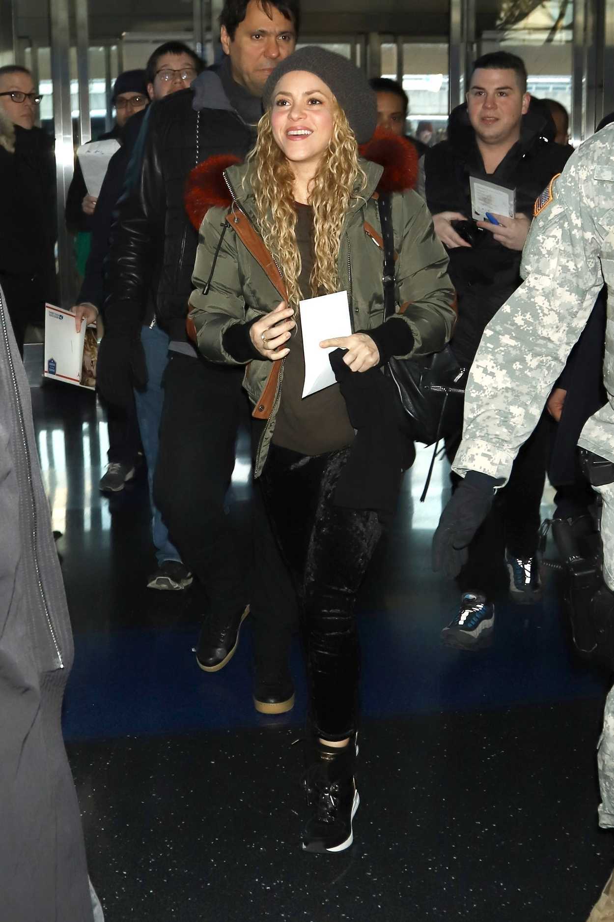 Shakira Arrives at JFK Airport in New York City 12/28/2017-3