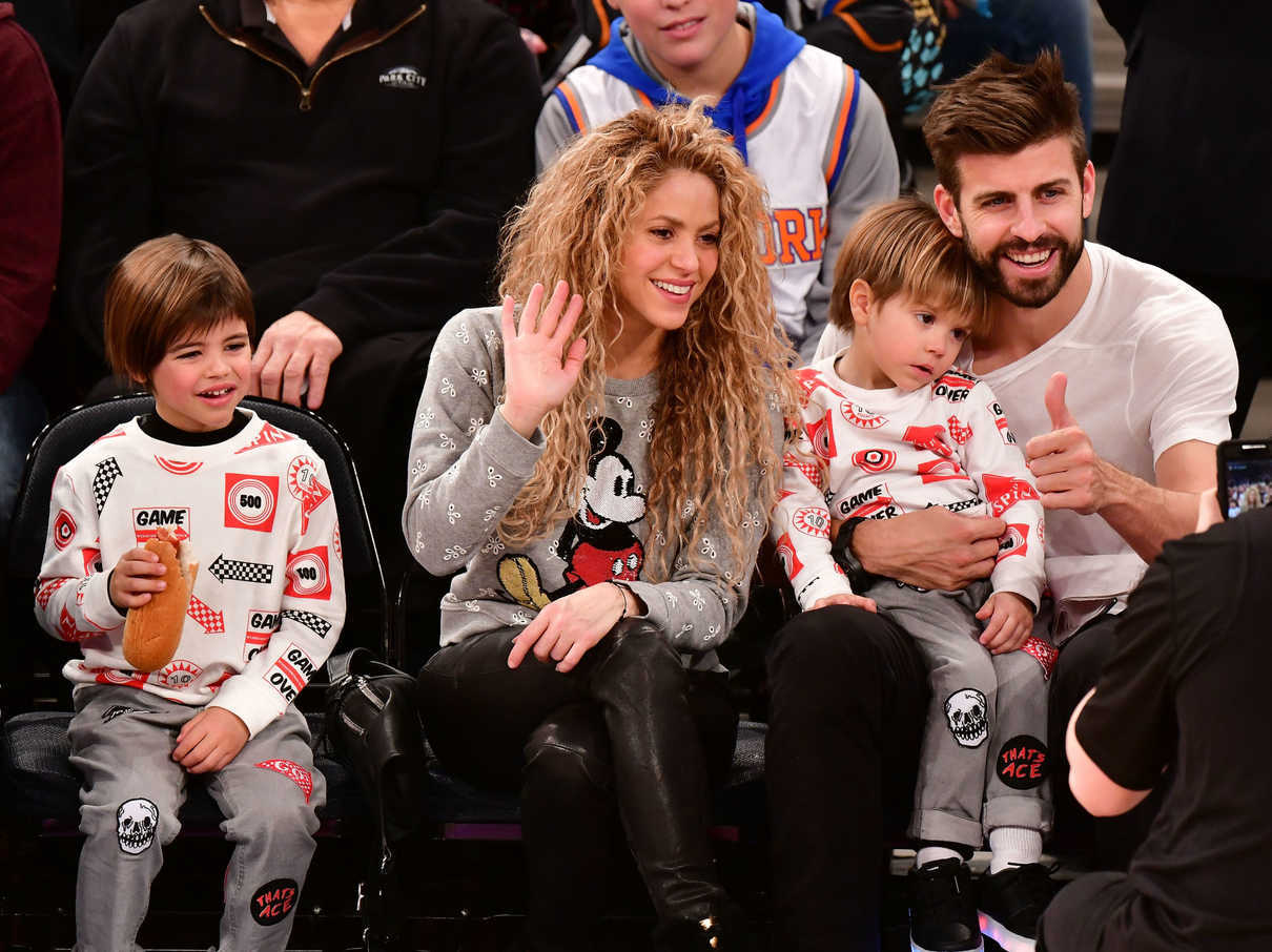 Shakira at the New York Knicks vs Philadelphia 76ers Game at Madison Square Garden in NYC 12/25/2017-5