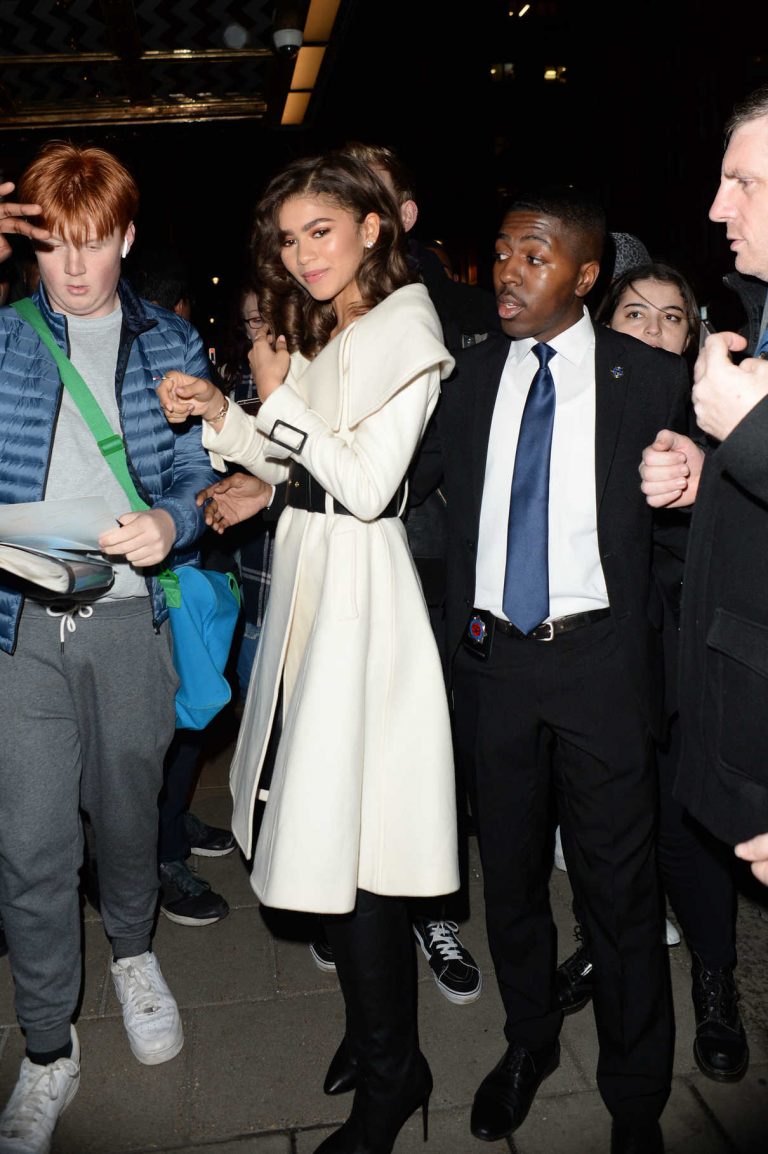 Zendaya Was Seen Out in London 12/06/2017-4 – LACELEBS.CO