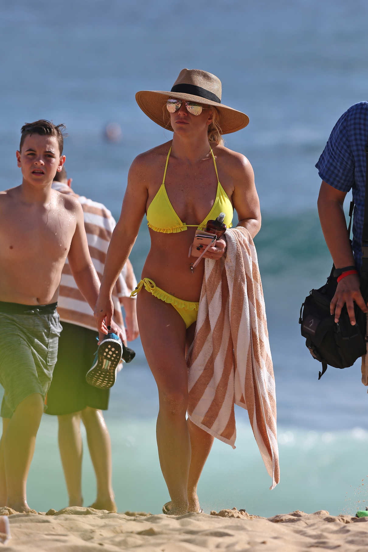 Britney Spears Wears a Yellow Bikini at the Beach in Hawaii 01/03/2018-3