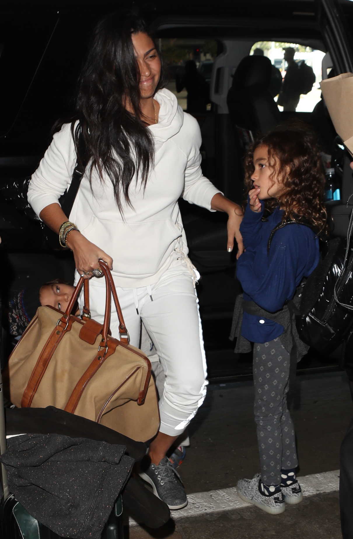 Camila Alves Was Spotted at LAX Airport in LA 01/05/2018-2