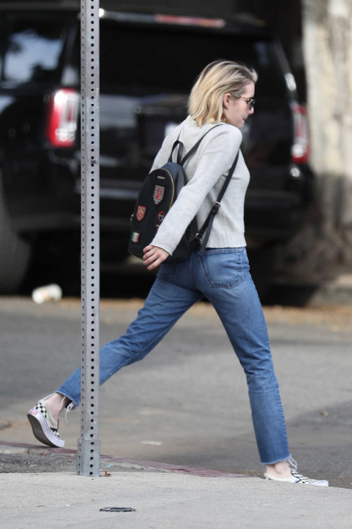 Emma Roberts Goes Shopping on Melrose Avenue in LA 01/30/2018-4