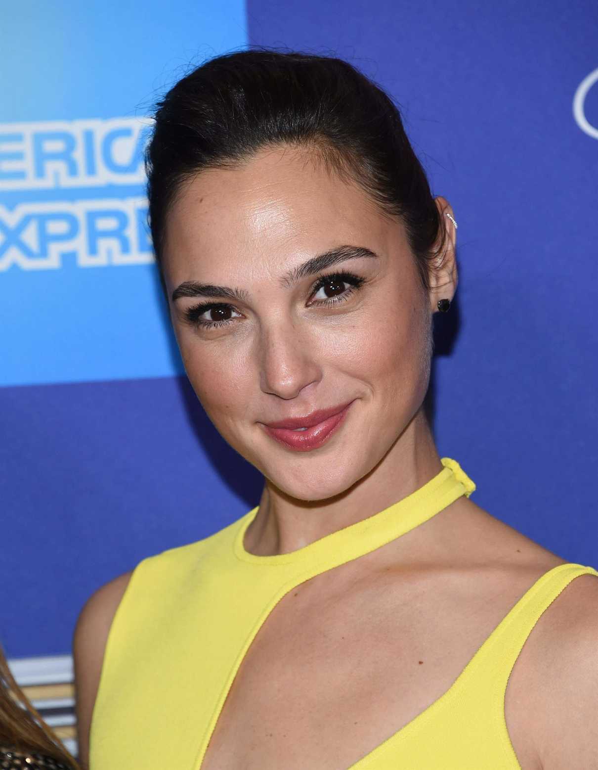Gal Gadot at the 29th Annual Palm Springs International Film Festival Awards Gala in Palm Springs 01/02/2018-4