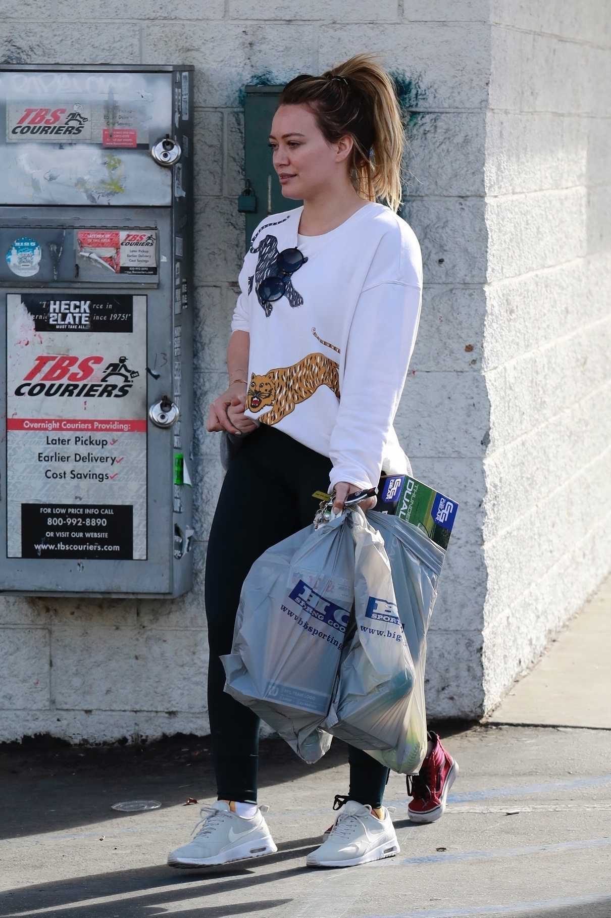 Hilary Duff Out Shopping at Big 5 Sporting Goods in LA 01/15/2018-2