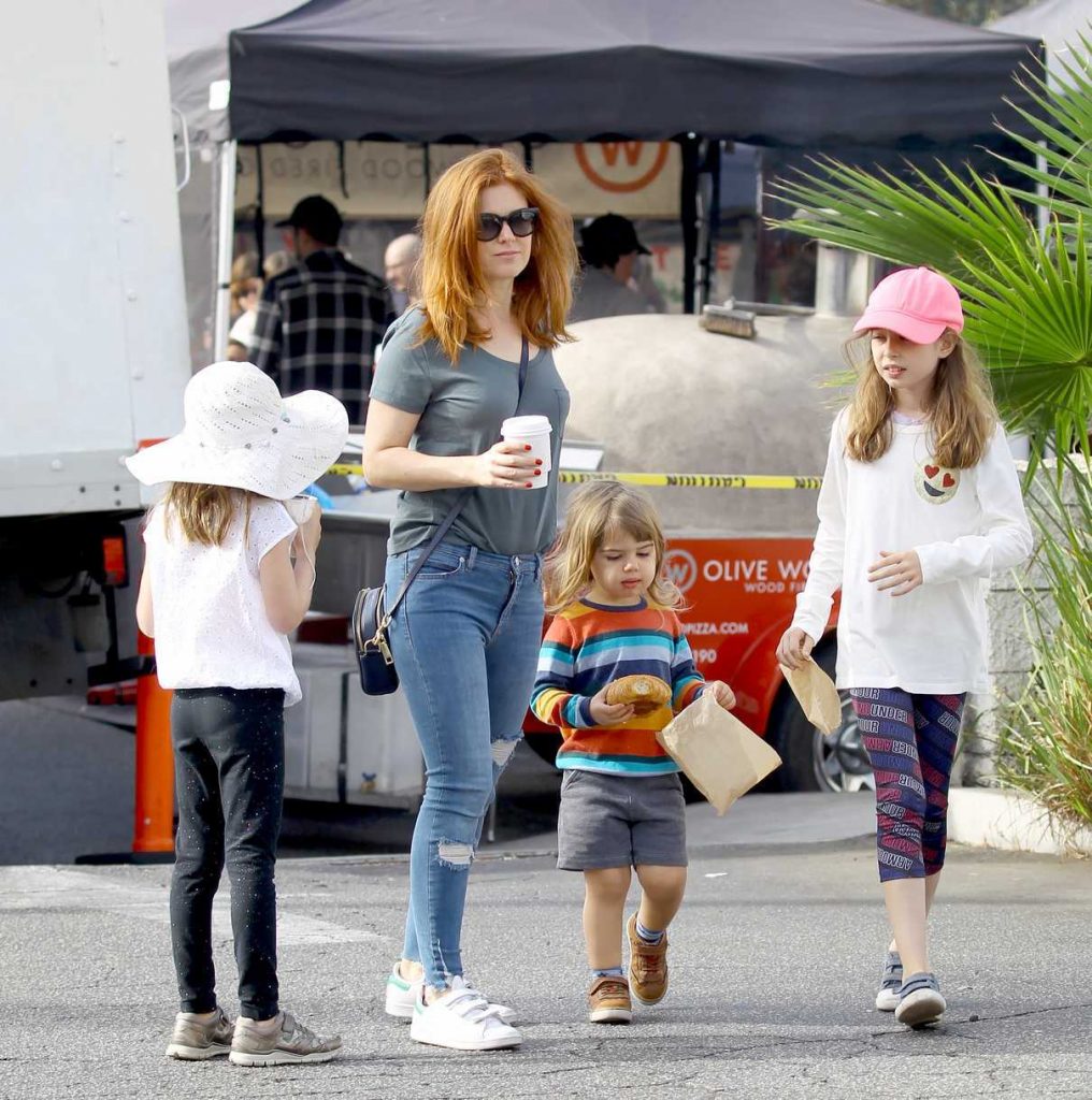 Isla Fisher Takes Her Kids to Joan’s on 3rd in Studio City 12/31/2017