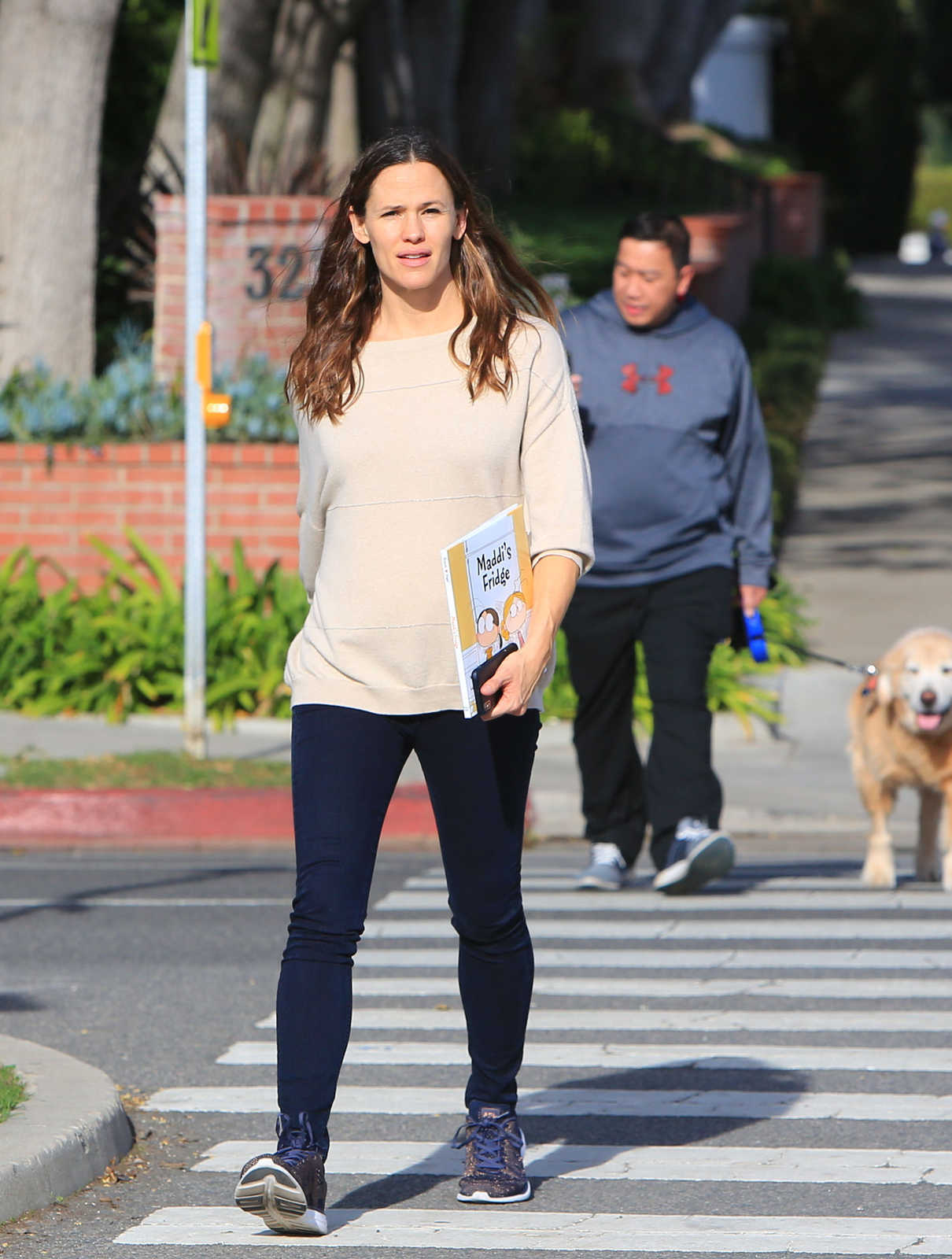 Jennifer Garner Makes a Stop at the Library in Brentwood 01/29/2018-3
