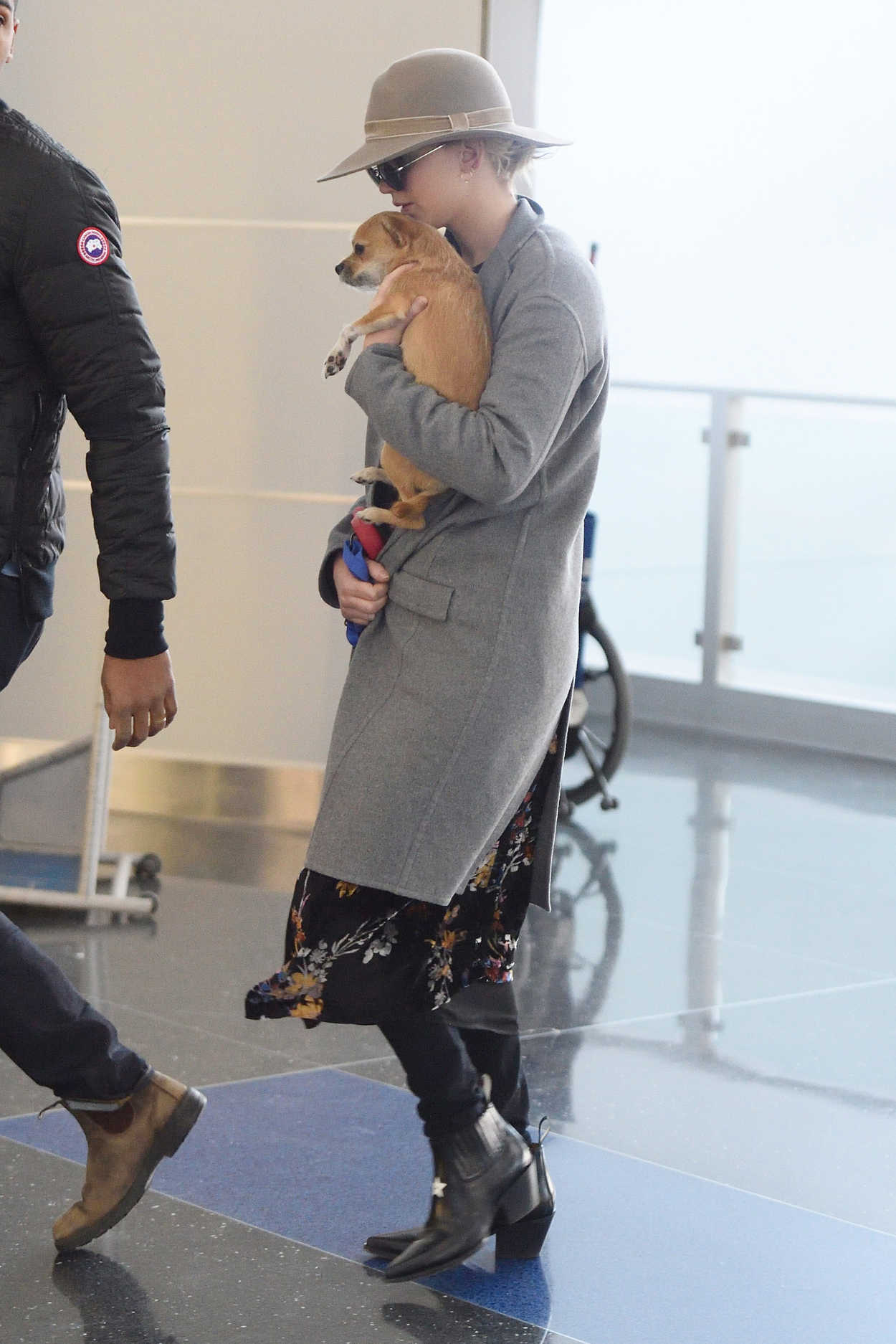 Jennifer Lawrence Was Spotted with Her Dog at JFK Airport in NYC 12/30/2017-2