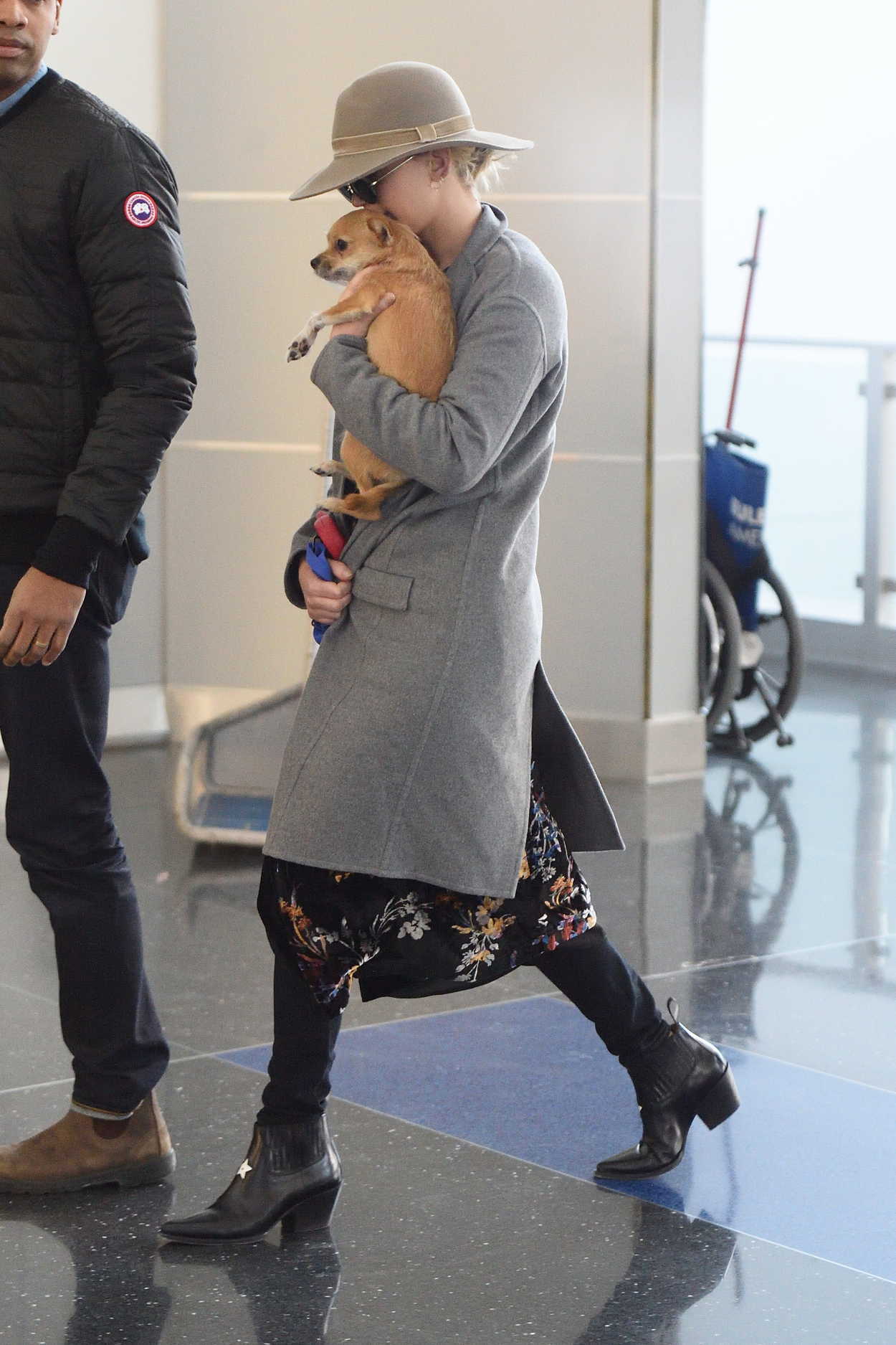 Jennifer Lawrence Was Spotted with Her Dog at JFK Airport in NYC 12/30/2017-3